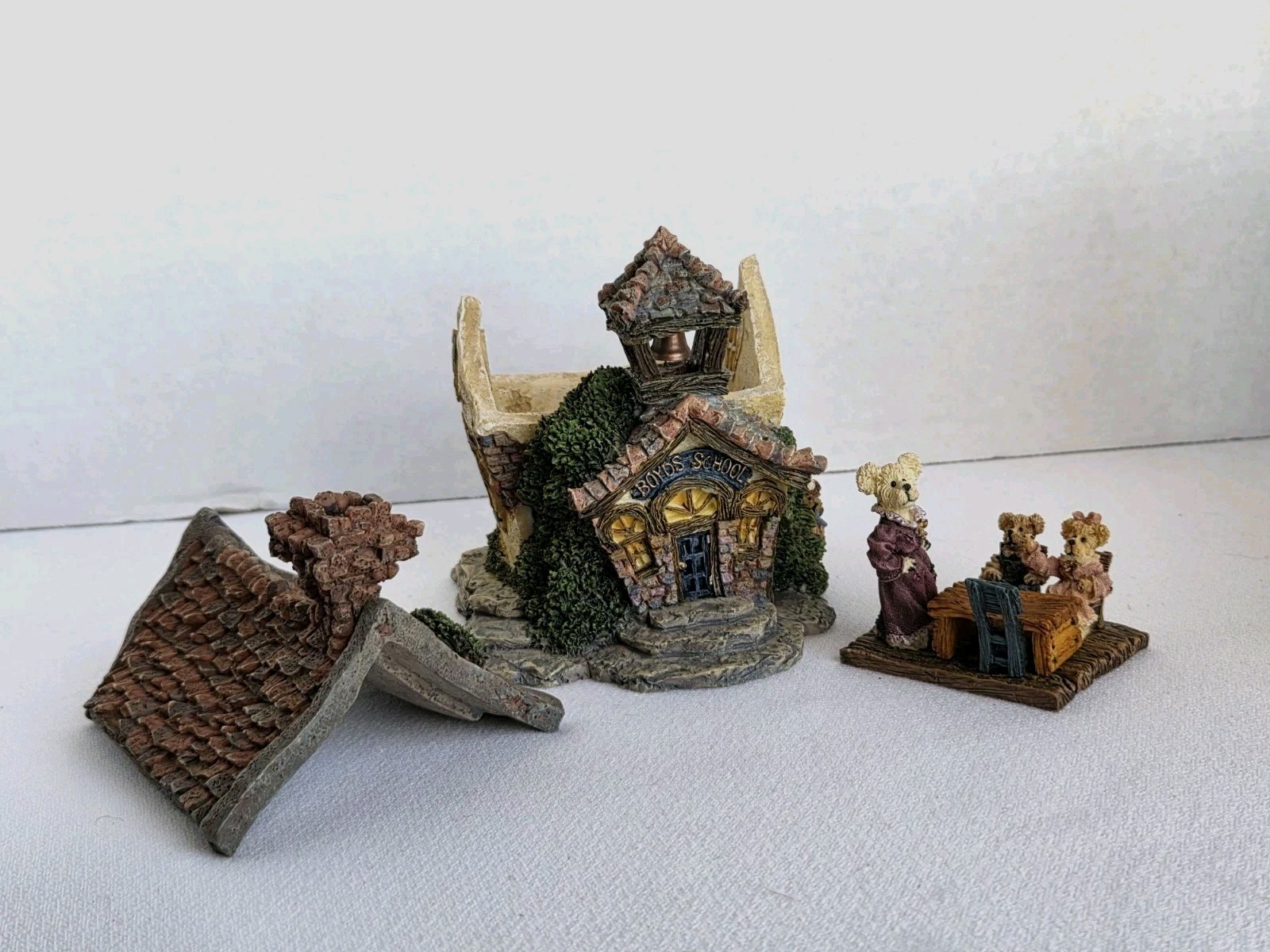 Boyds Bears Bearly-Built Village Lot – Public Library 19006 & Boyds School Resin