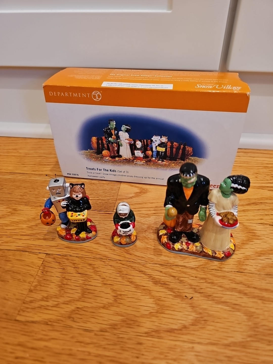 Dept 56 Treats For The Kids Snow Village Halloween Accessory #55016 Vintage