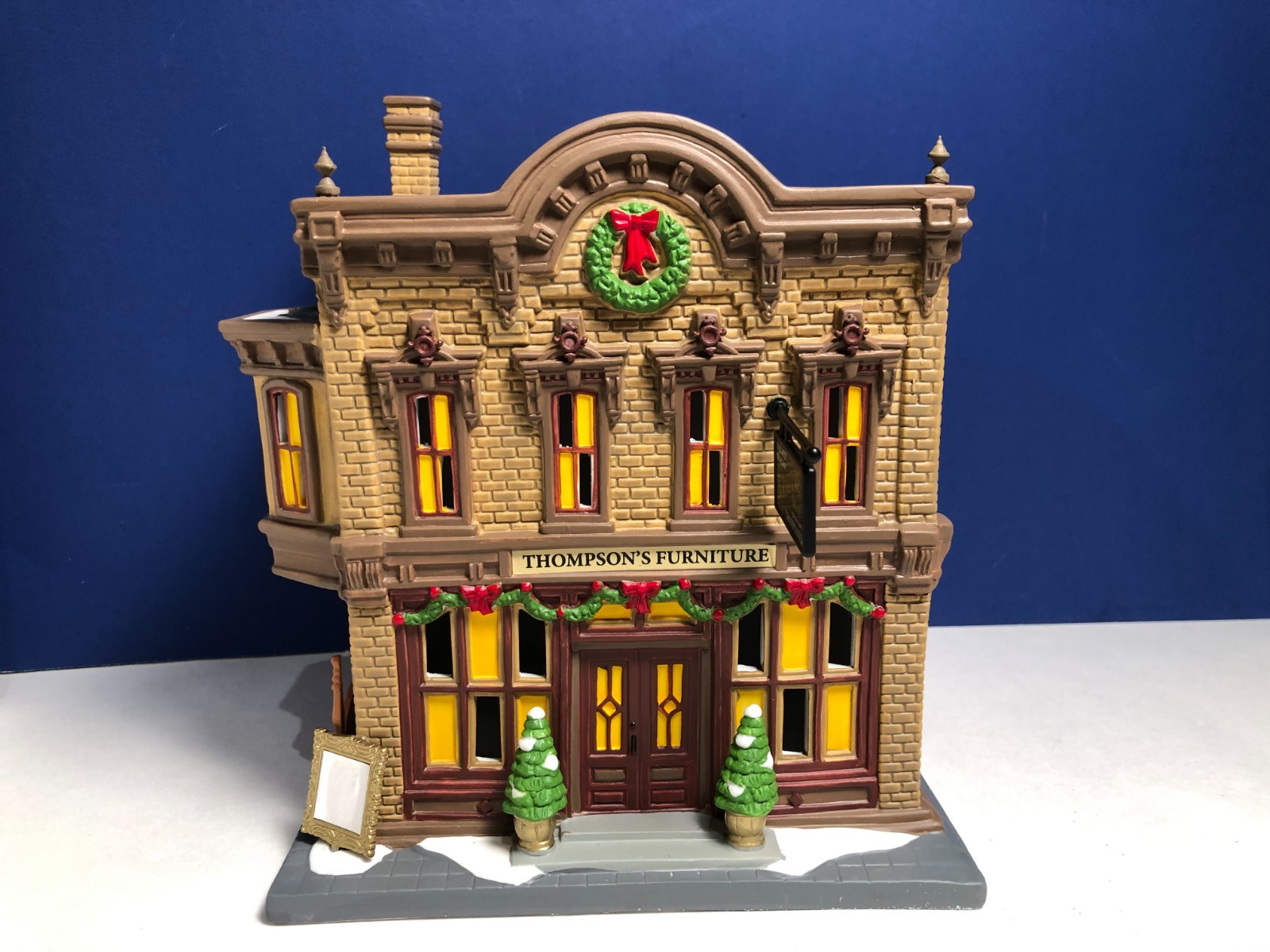 Dept 56 Christmas in the City THOMPSON’S FURNITURE 6011384 Brand New in Box