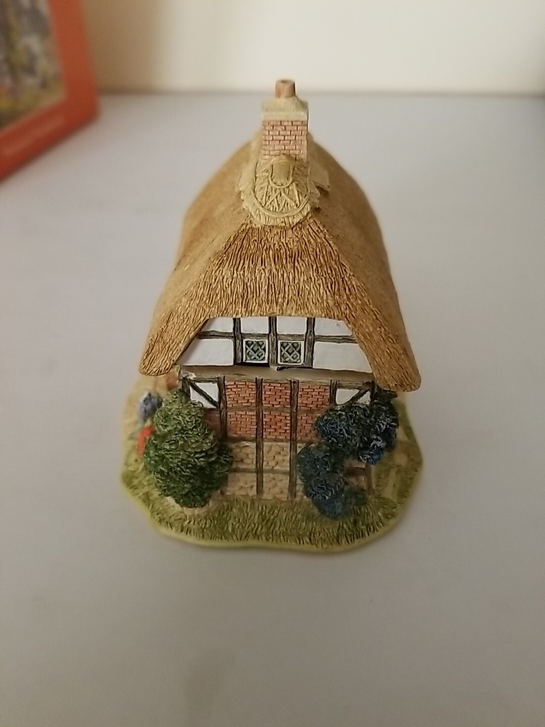 Lilliput Lane “Honeysuckle Cottage Trinket Box” With Deed & Box VERY RARE