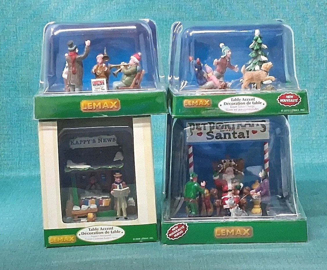 LEMAX Village Collection Lot of 4 Pets w/Santa, Kappy’s News, Band & Sleigh Ride