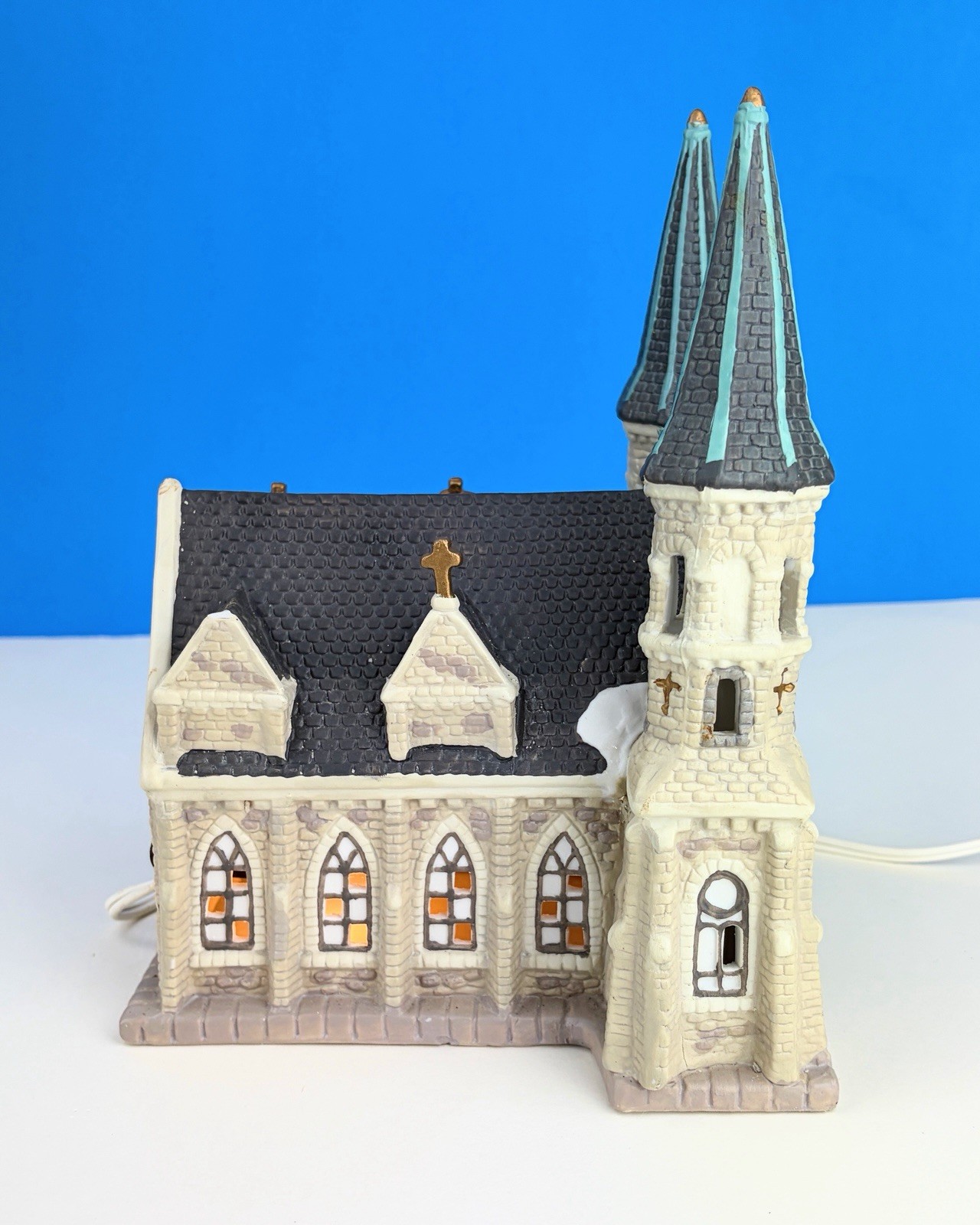 Dickens Keepsake Porcelain Lighted House Cathedral Church Snow Village Lighted