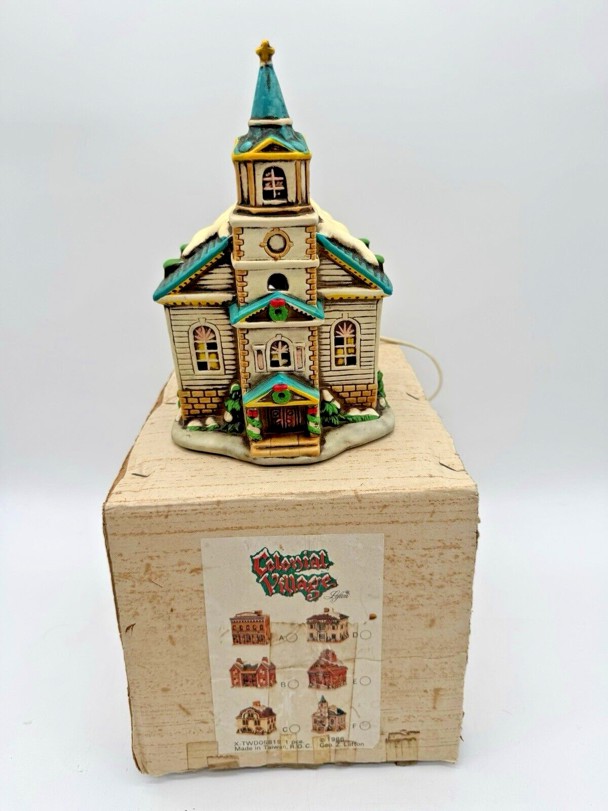 Vintage 1986 Lefton Handpainted Colonial Village Church Light Up Ceramic Taiwan