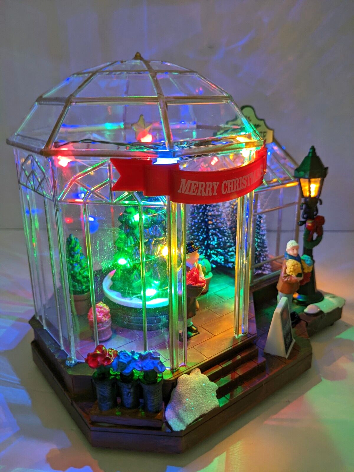 New 2024 Christmas GREENHOUSE by Holiday Time Lights Up & Plays 8 Carols VIDEO