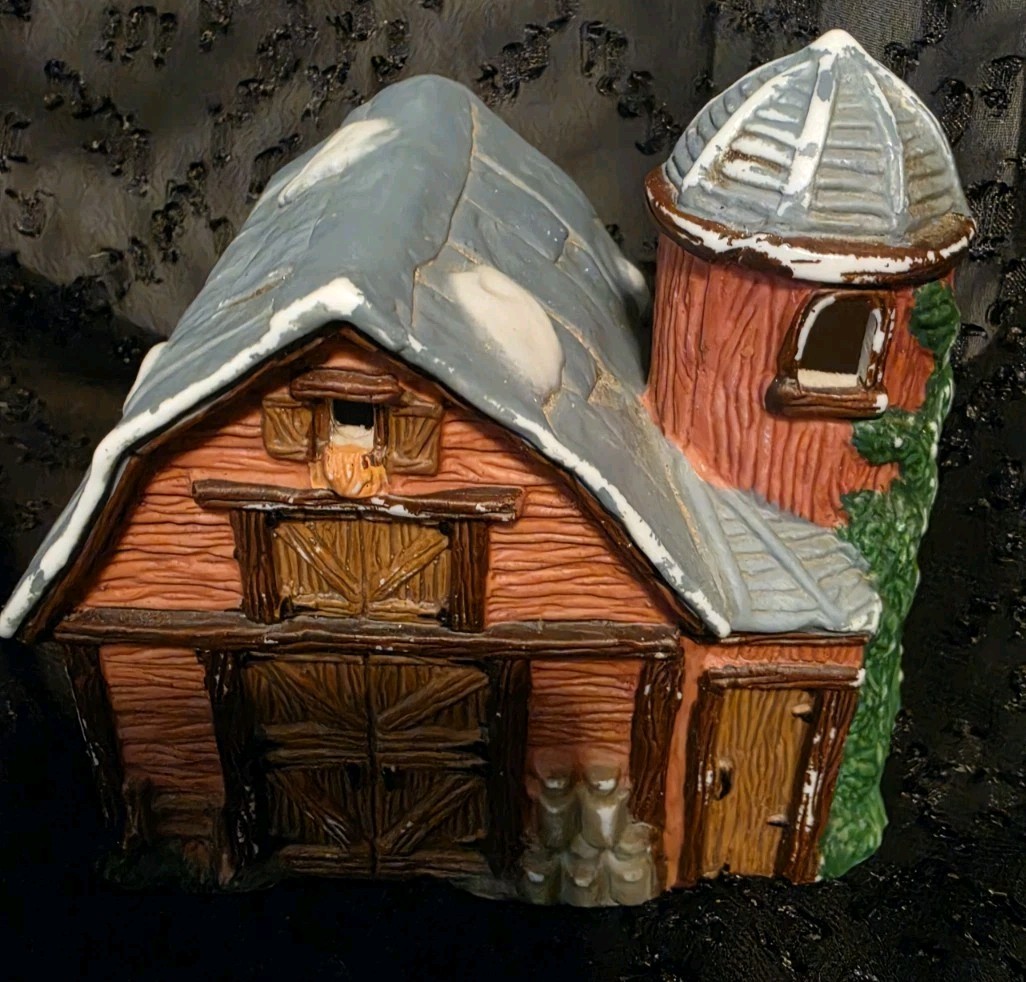 Home Town America~Christmas House~Barn~ 1995