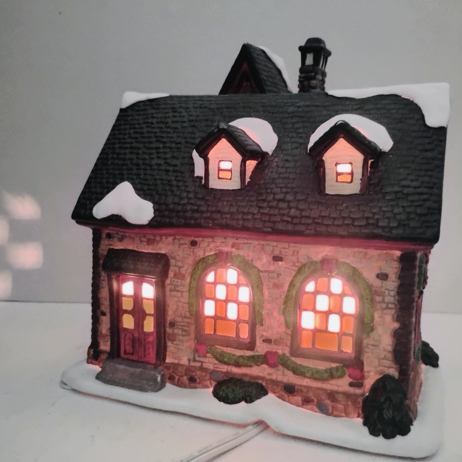 RARE St. Nicholas Square “Grandma’s House” 2003 Village Collection series w/box