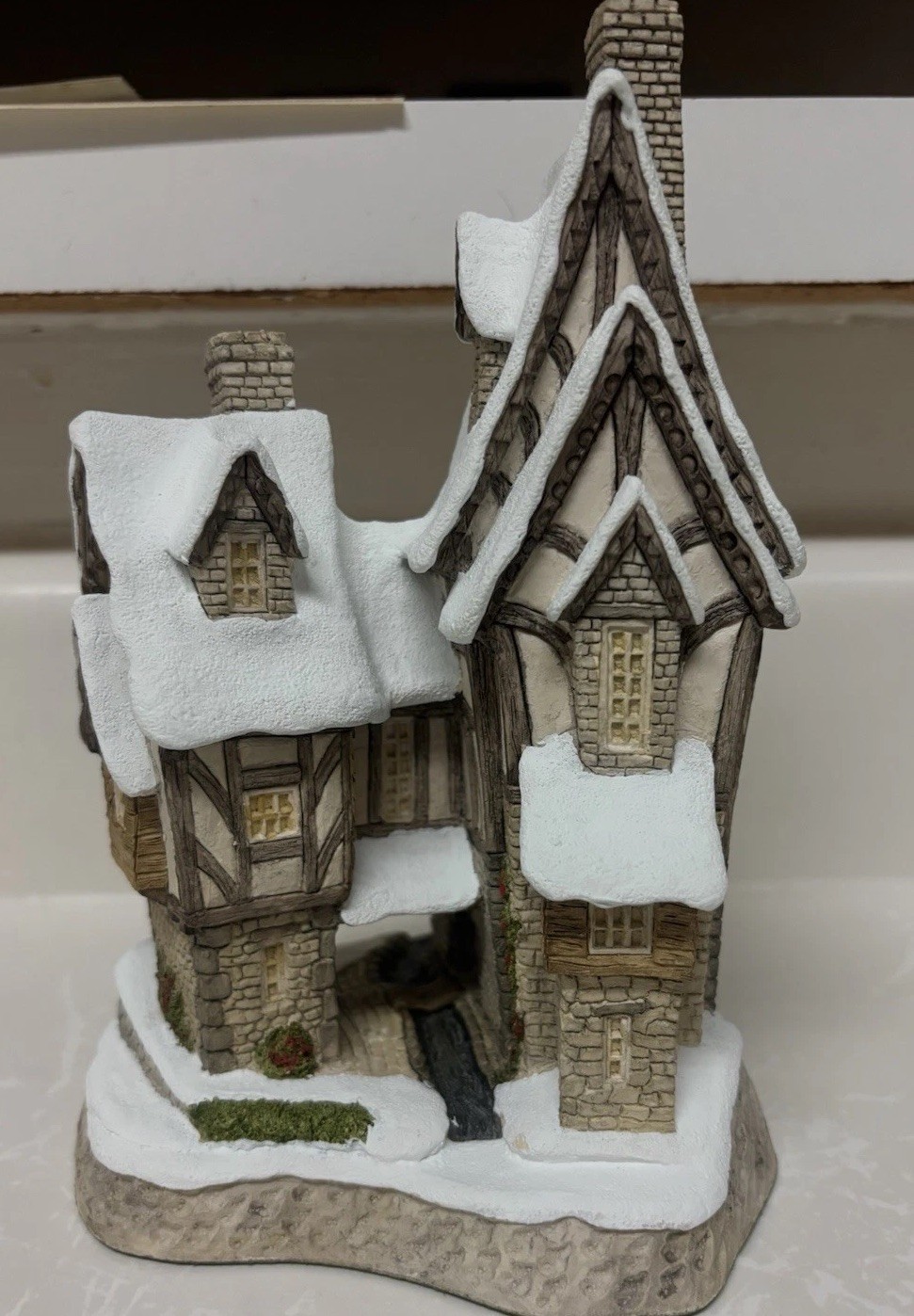 David Winter Fred’s Home 1991 Hand Painted Handmade Resin Cottage Boxed