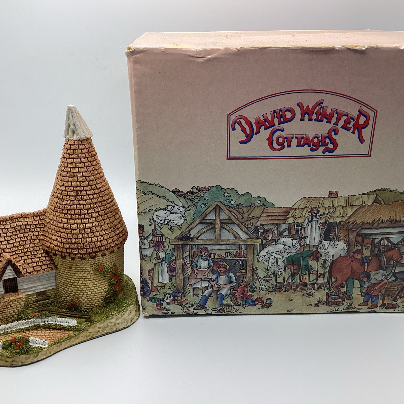 1981 Vintage David Winter Cottages Single Oast /Original Box/Used/Mint Condition