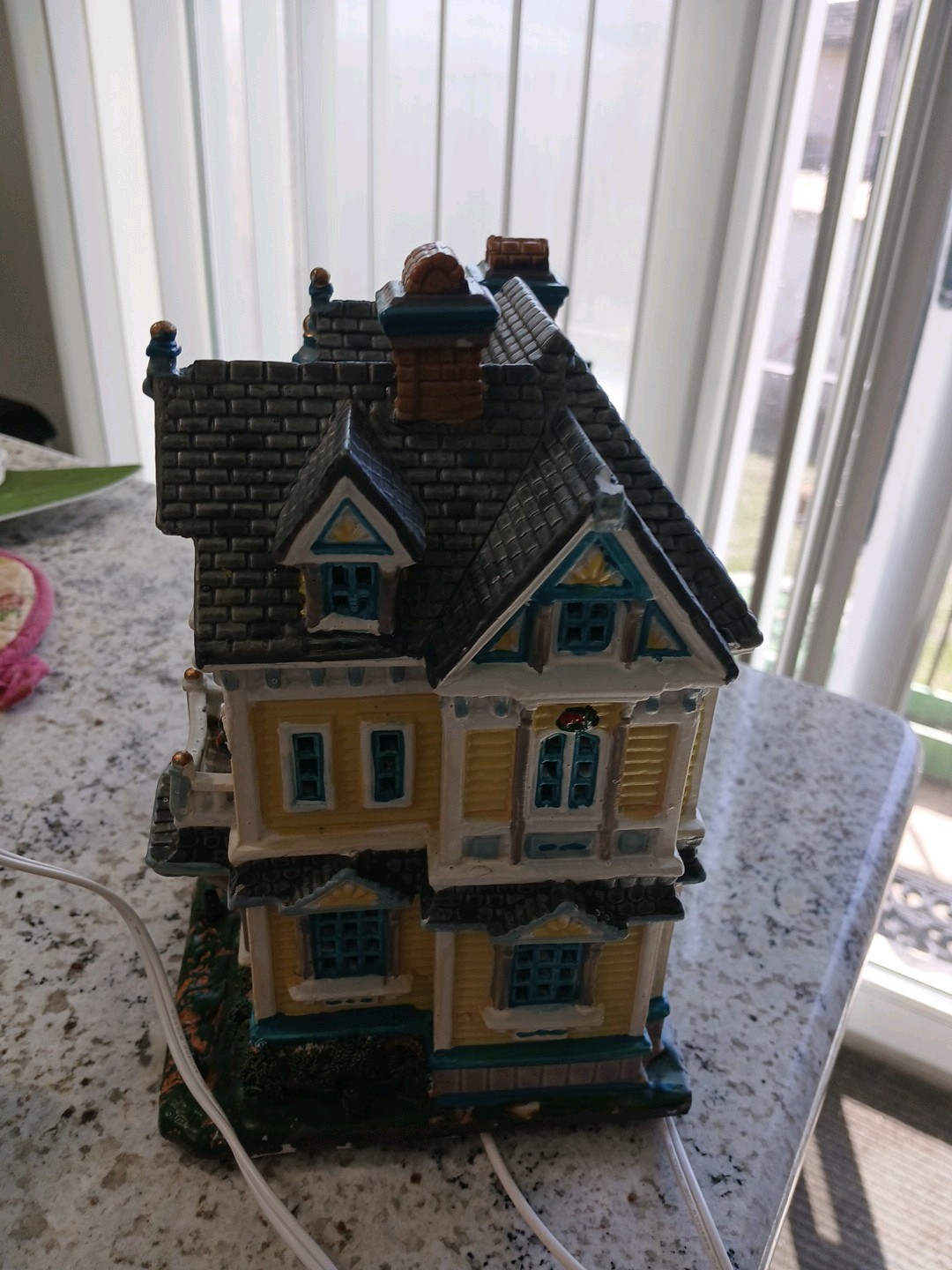 2005 LEMAX ANABEL’S BED & BREAKFAST (CADDINGTON VILLAGE) #55255-LIGHTS UP- GUC!