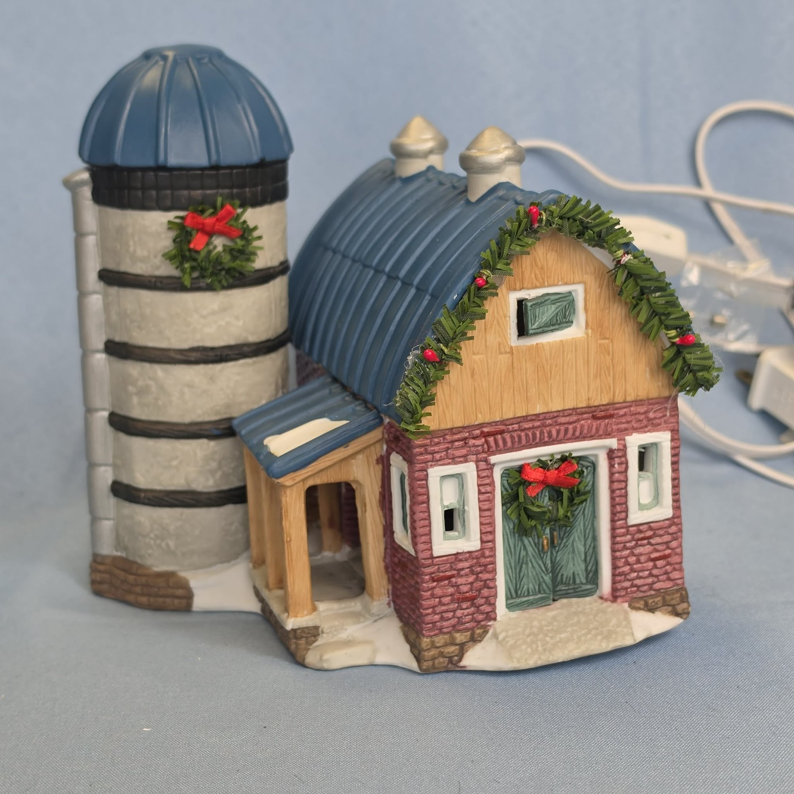 1997 Christmas Valley Barn & Silo Lighted House Seasonal Specialties w Box