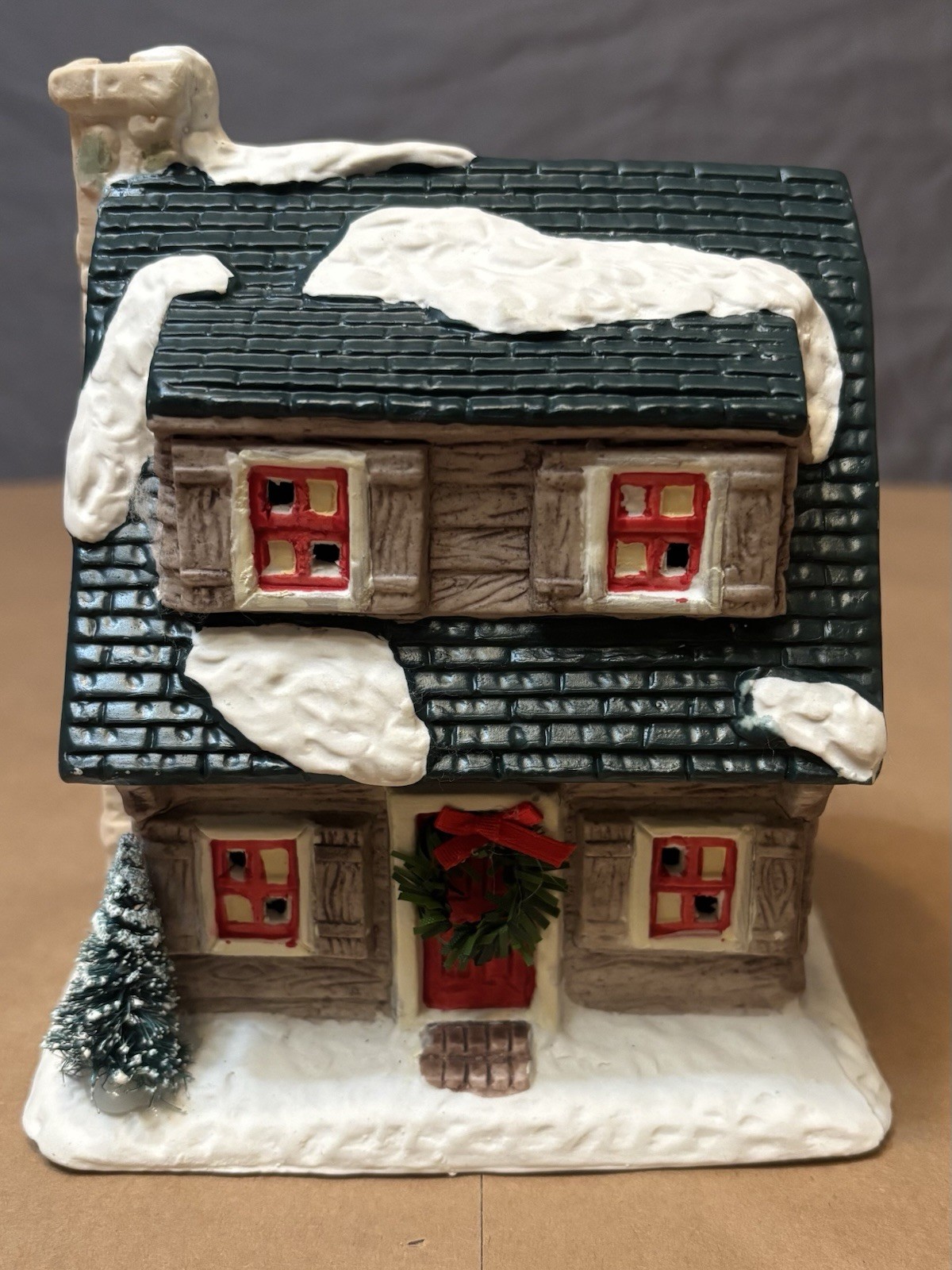 Christmas Valley Collection 1992 Seasonal Specialties Lighted House Porcelain