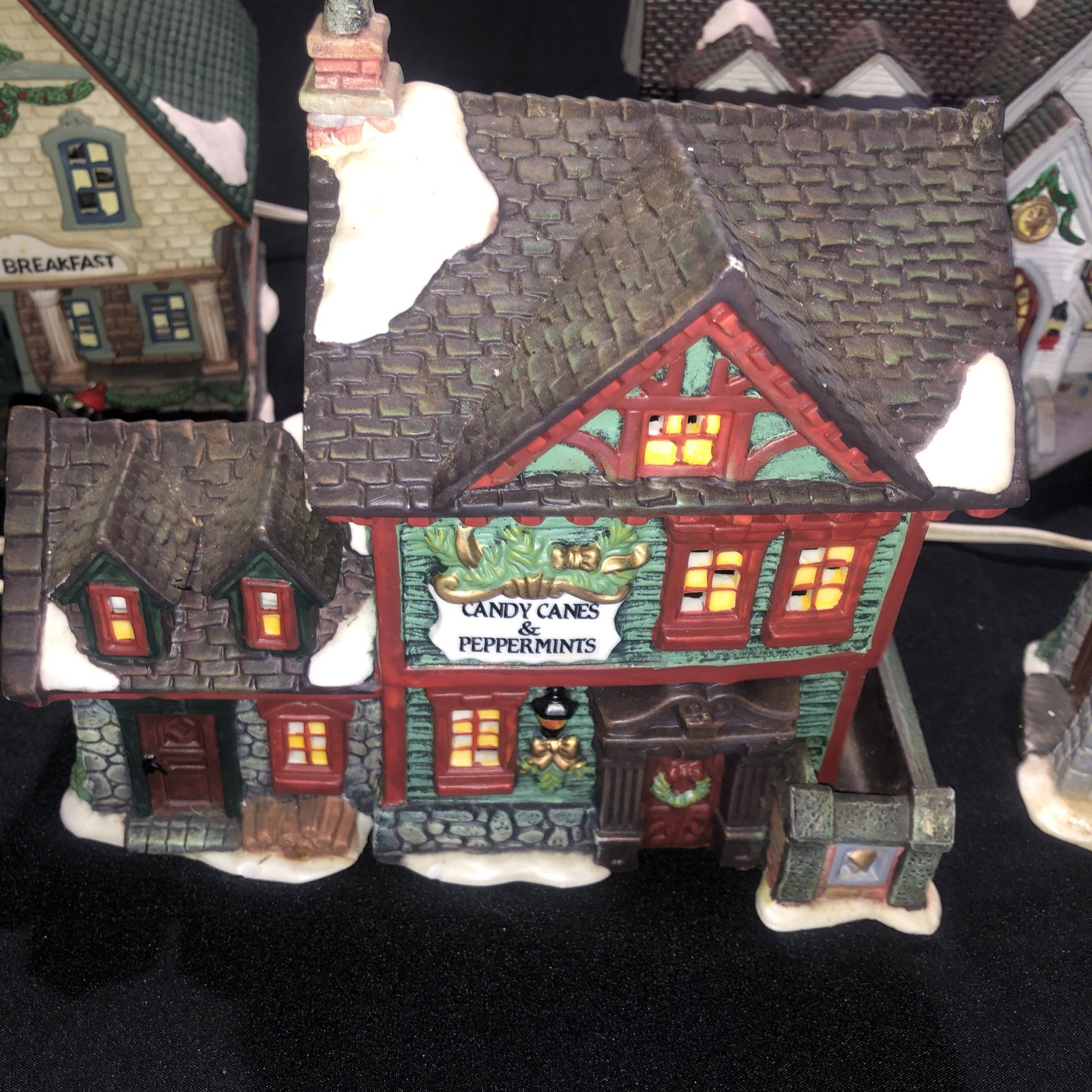 Lighted Christmas Village Lot 5, Ceramic, Candy Canes Church Santa’s Toys Bakery