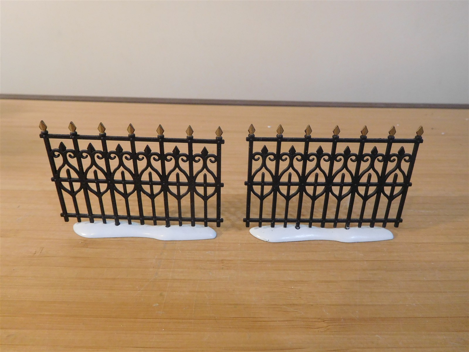 Dept 56 Heritage Village – 2 Victorian Wrought Iron Fence Extensions – Free Ship