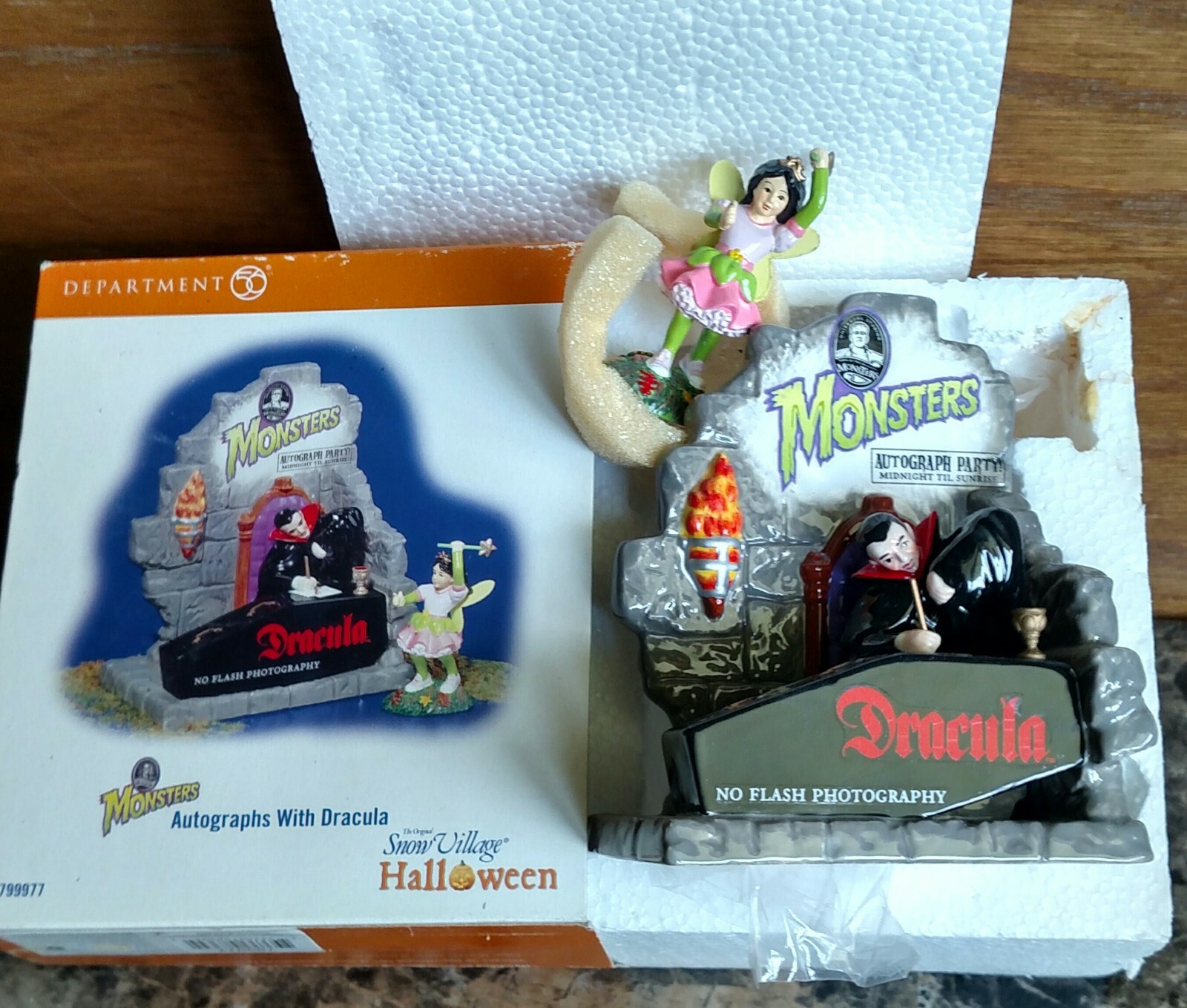 Autographs With Dracula #799977 Halloween Snow Village Dept 56 BUYER GUARANTEE