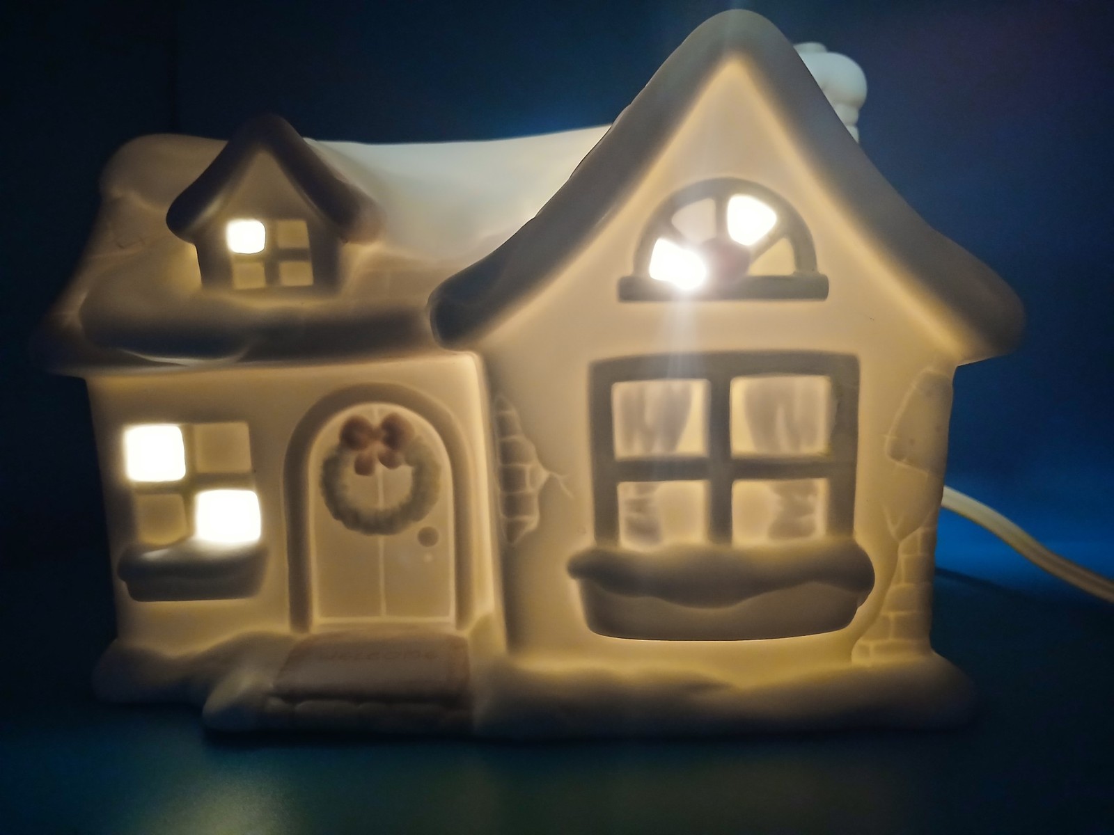 PRECIOUS MOMENTS SUGAR TOWN SAMS LIGHTED CHRISTMAS VILLAGE HOUSE VINTAGE DECOR