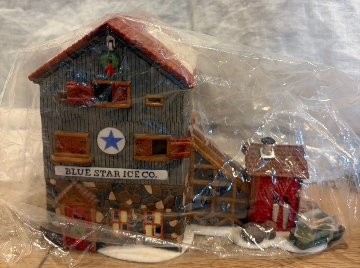 Dept 56 Heritage Village Collection “Blue Star Ice Co” #5647-2- w/ BOX & LIGHT!