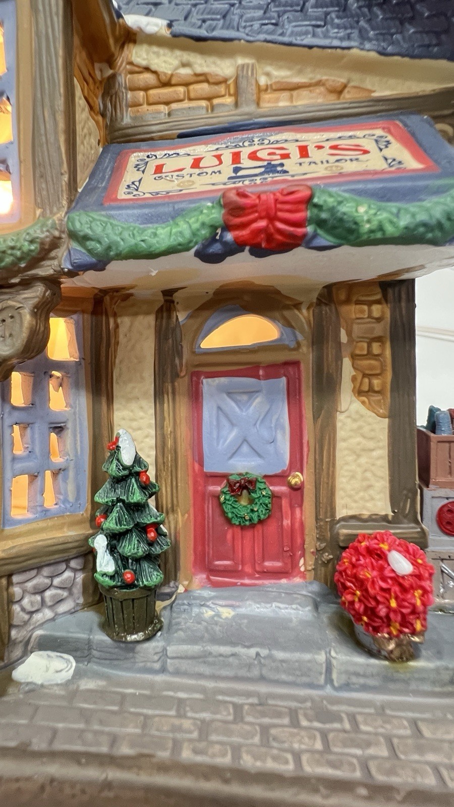 Lemax Holidays & Seasons “Luigi’s Custom Tailor” 35543 Retired 2013 RARE And NEW