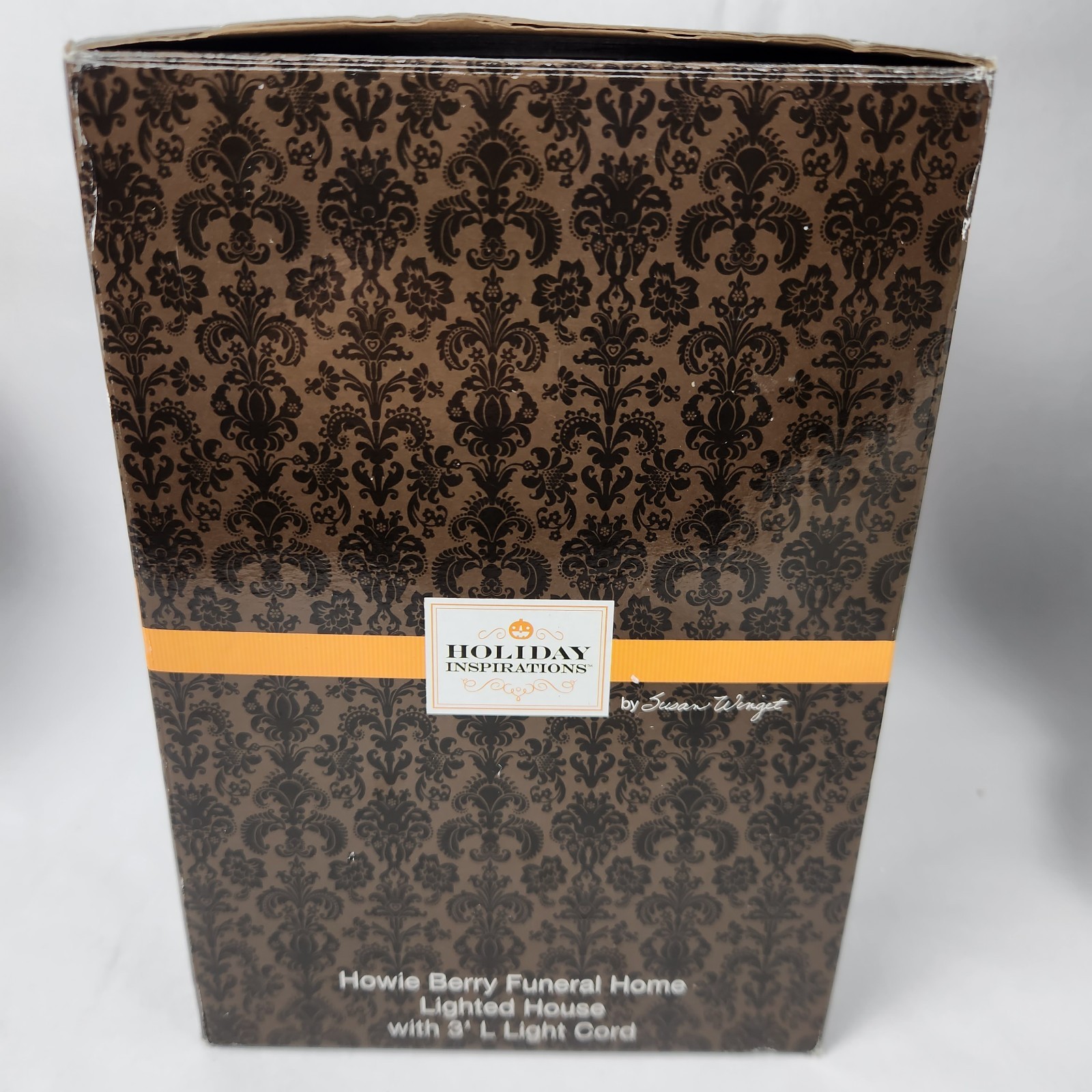Holiday Inspirations Howie Berry Funeral Home Susan Winget 2013 W/Light *READ*