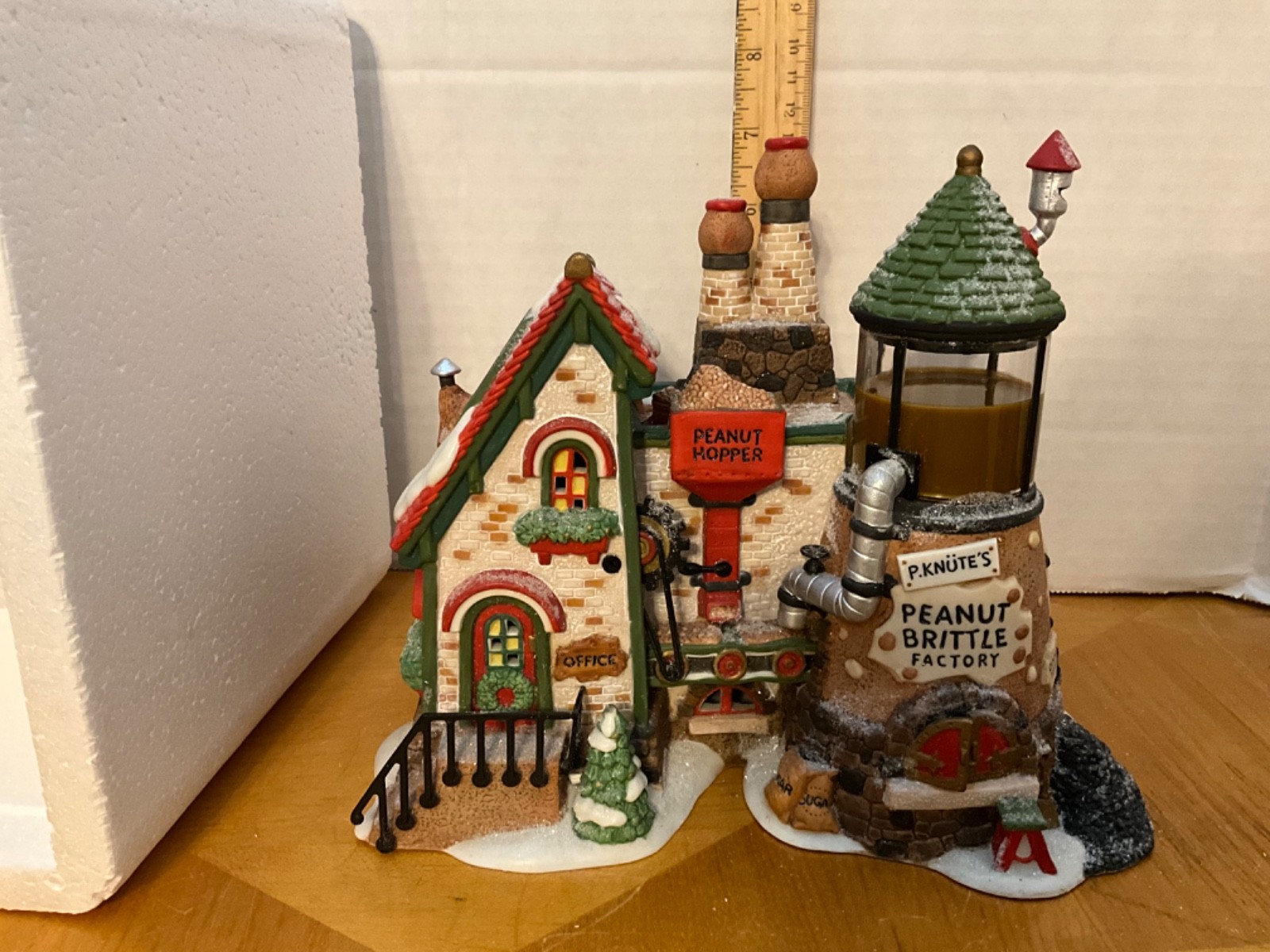 1999 DEPT 56 NORTH POLE SERIES Peanut Brittle Factory #56.56701 Missing Sign VGC