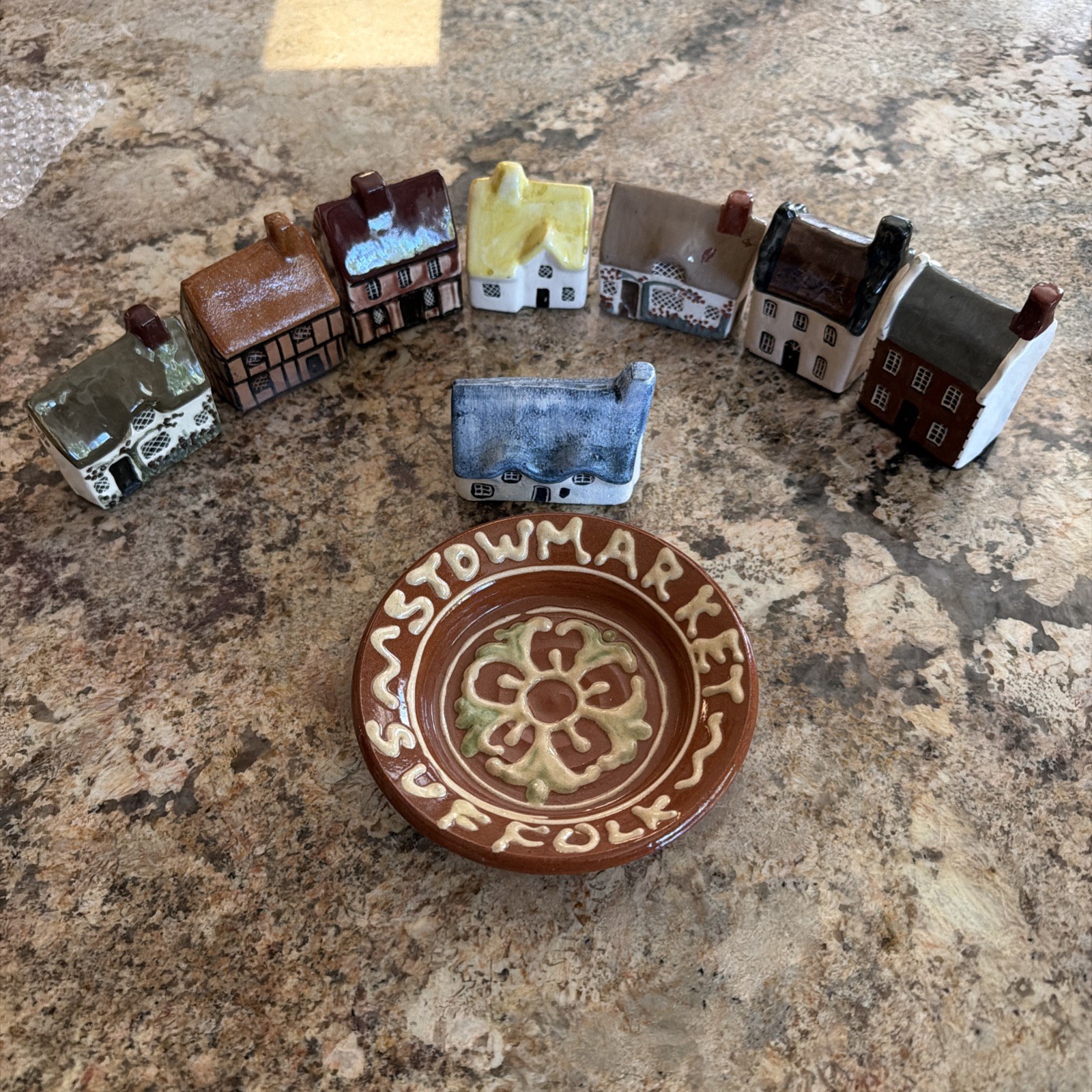 Suffolk Cottages Ceramic English Village 8 Miniatures Houses & Display Plate.