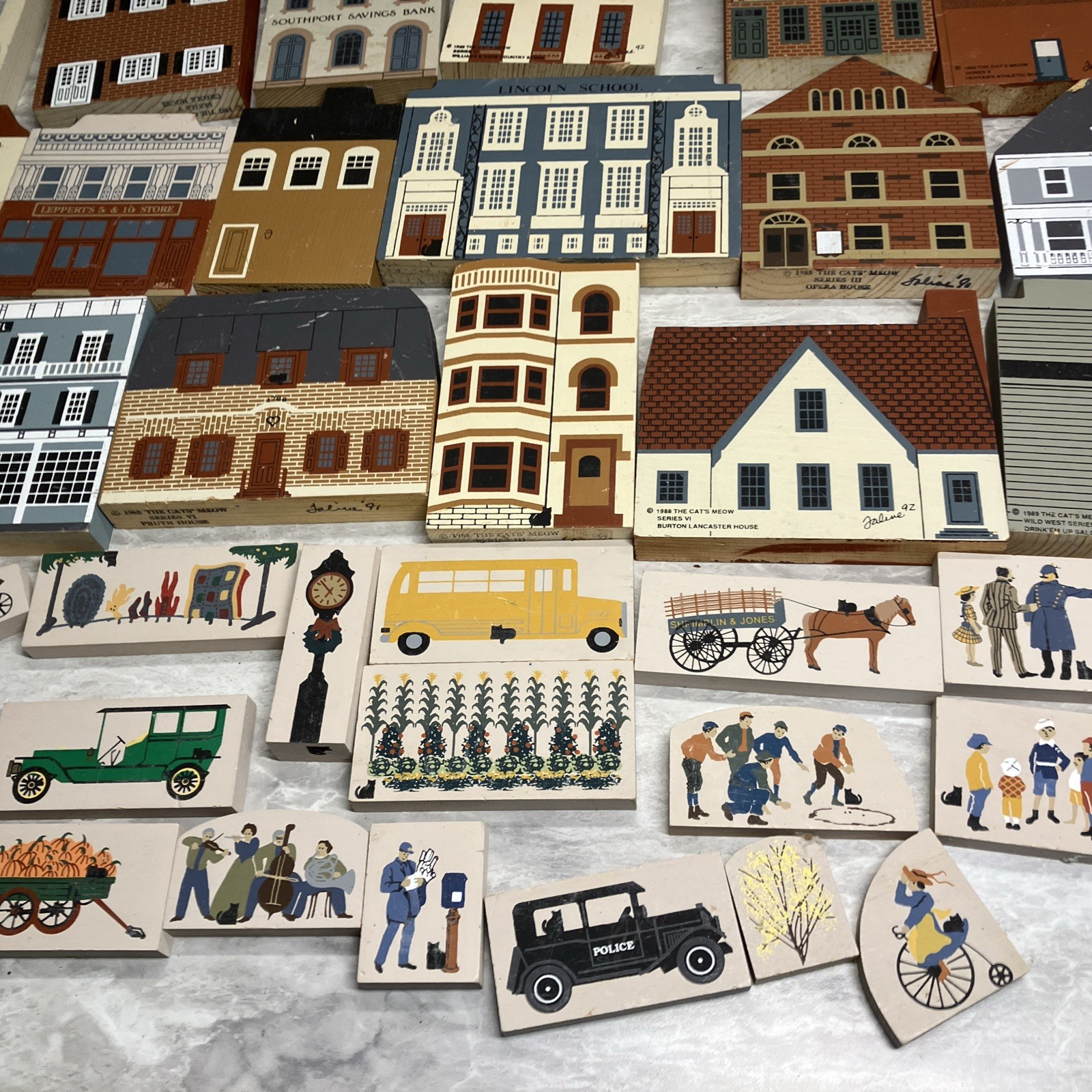 Lot of 90 Pcs The Cat’s Meow Village Collectibles Faline Wooden Houses 80 – 90’s