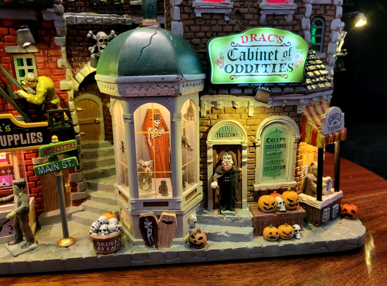 Lemax Spooky Town “Monsters on Main Street” Lighted Facade LED Lighting w/Box