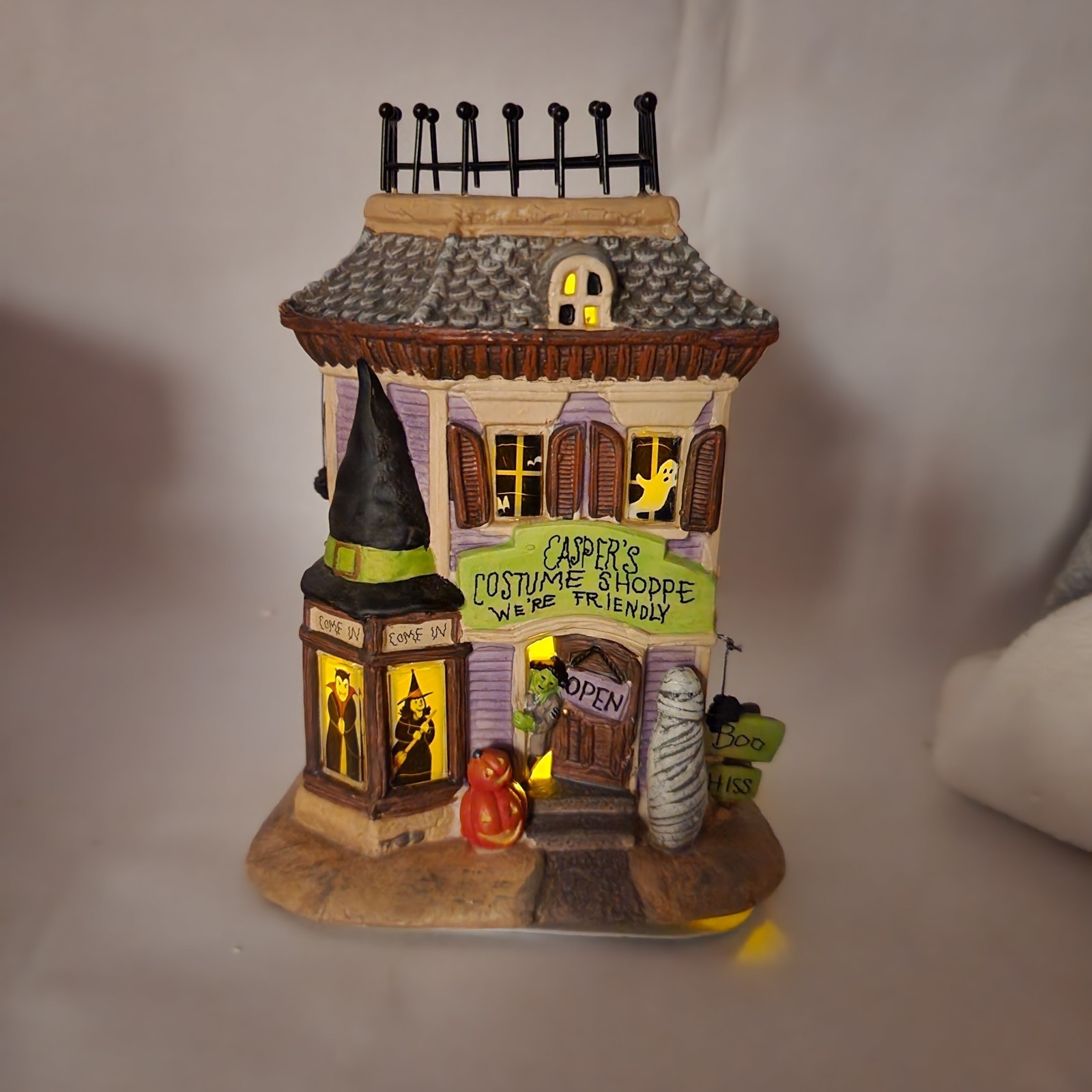 Holiday Inspirations Casper’s Costume Shoppe Lighted House Susan Winget 2013