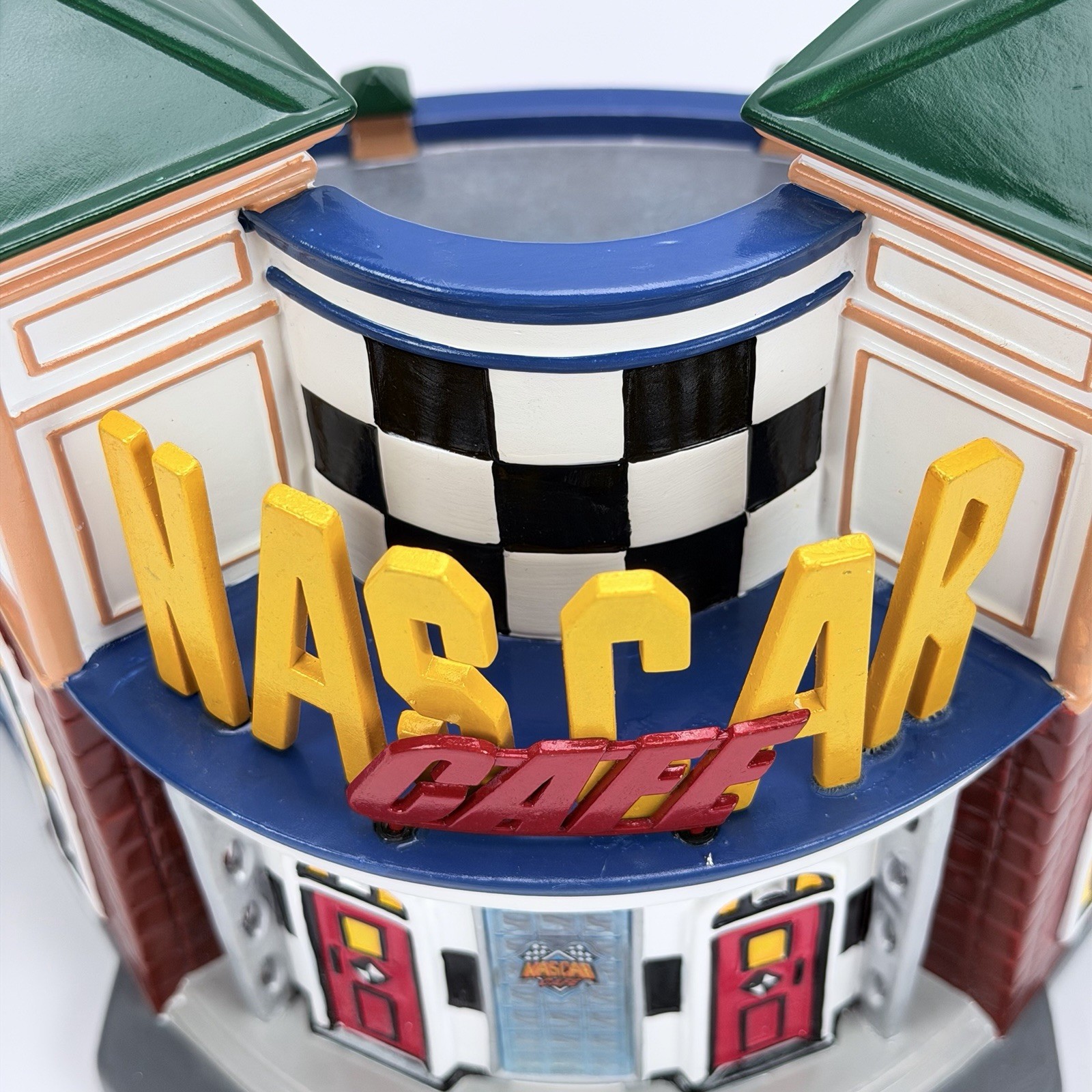 2005 Department 56 NASCAR CAFE Snow Village (lights up) w/ Car