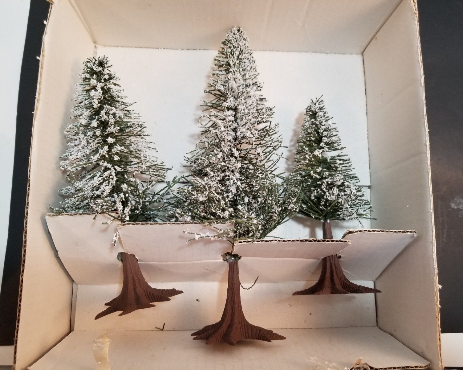 DEPT 56 Village Accessories set of 3 Frosted Wintergreen trees 7″ 9″ 11″
