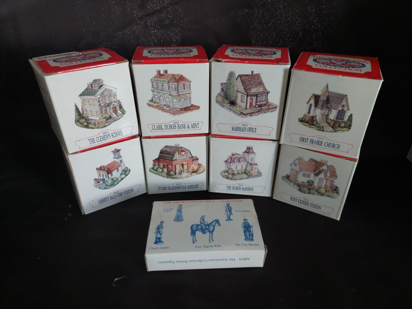 Lot 8 Liberty Falls Americana Collection AH10-17 + figures AH19 W/B