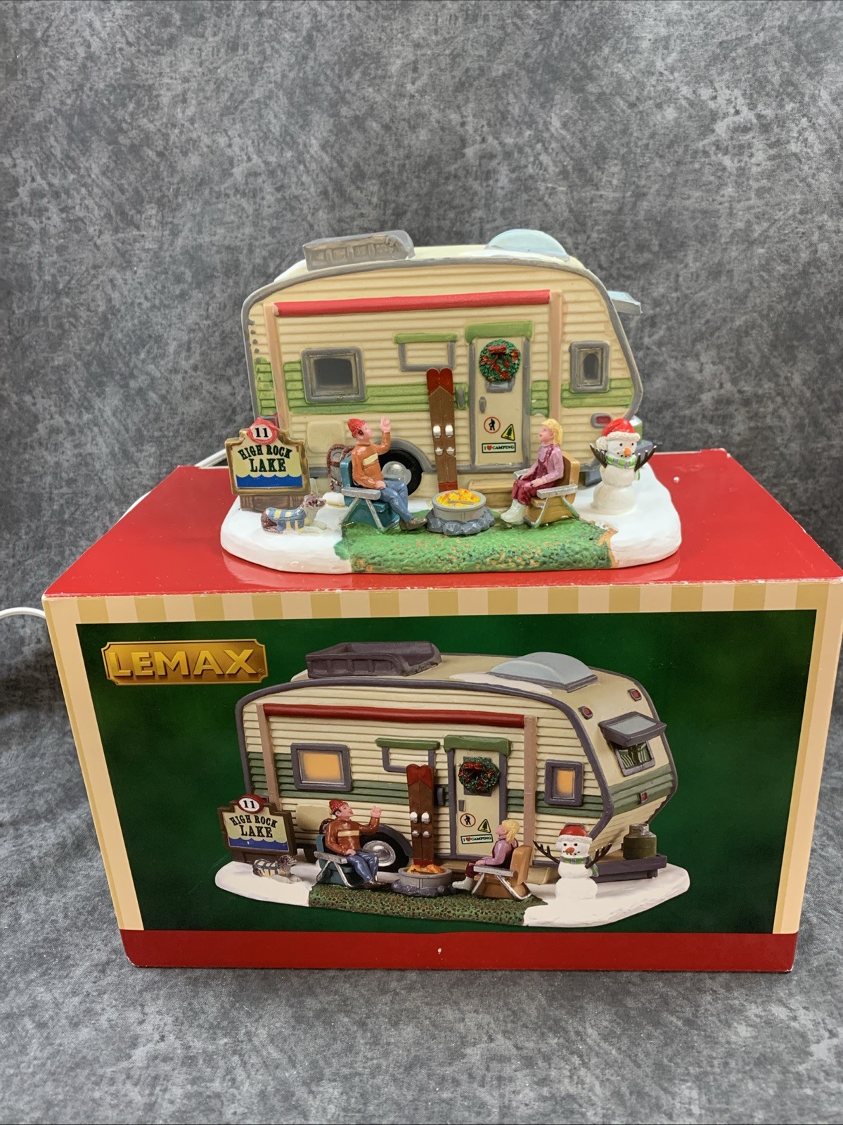 Lemax 2018 High Rock Lake Trailer Porcelain Lighted Christmas Village 85323