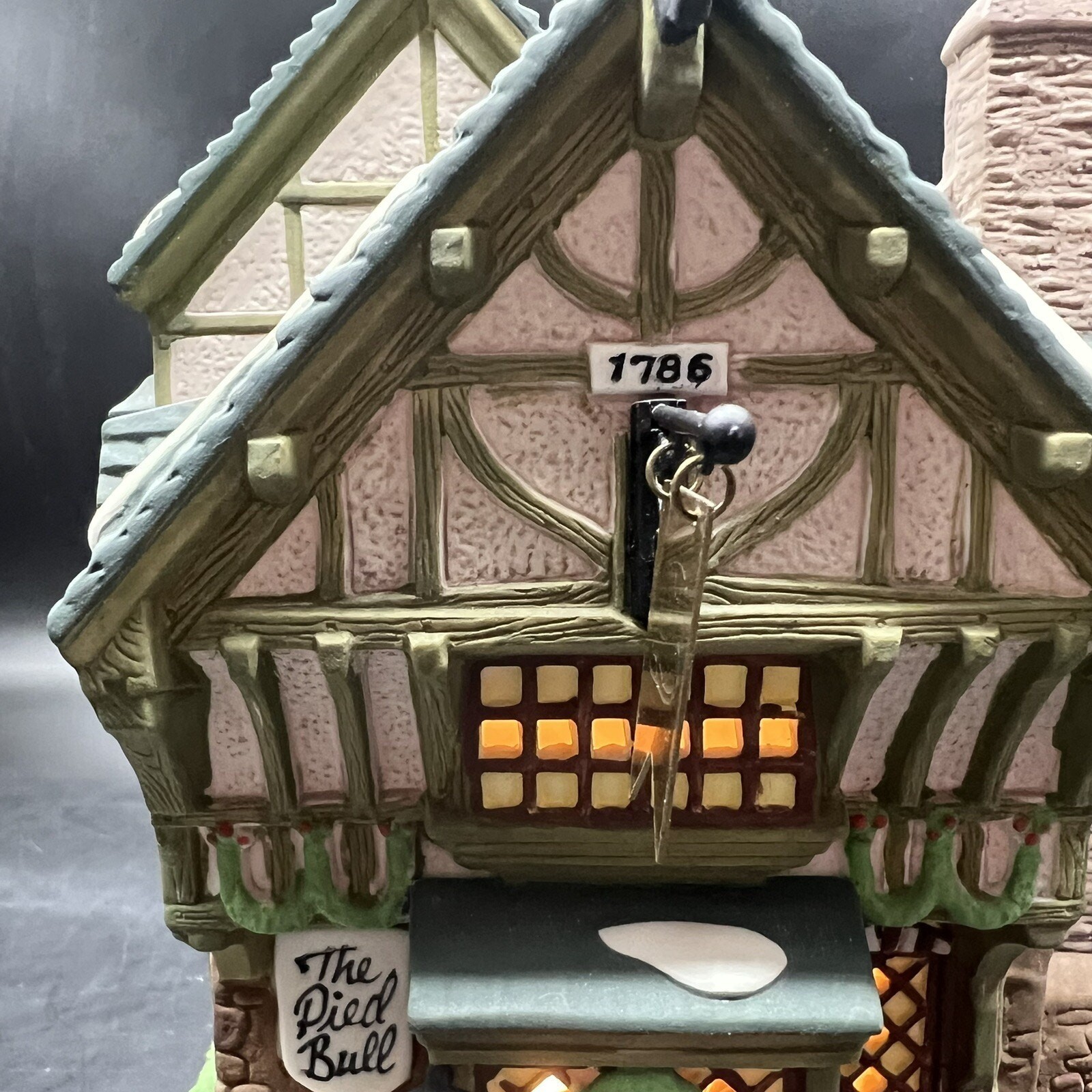 Dept 56 Heritage Village Collection The Pied Bull Inn w/ Box Light & Literature