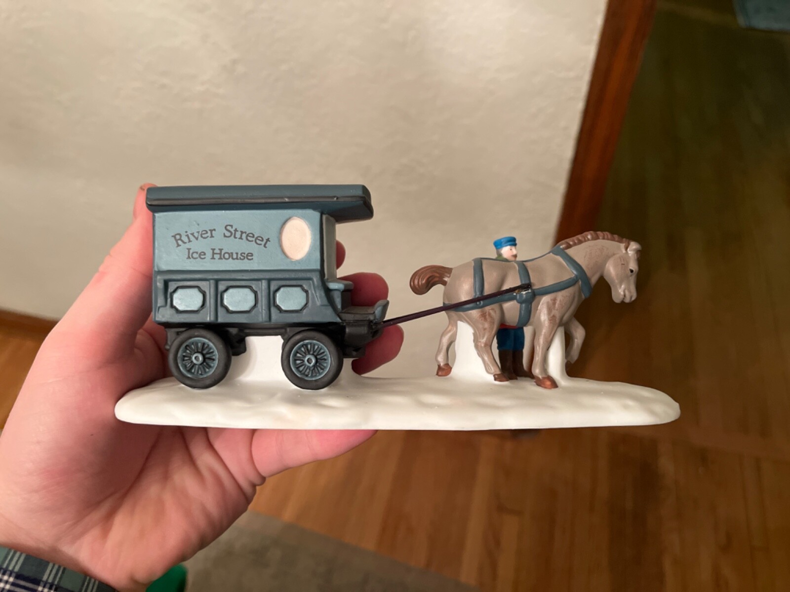 Dept 56 Christmas in the City – River Street Ice House Cart #59595 – EUC