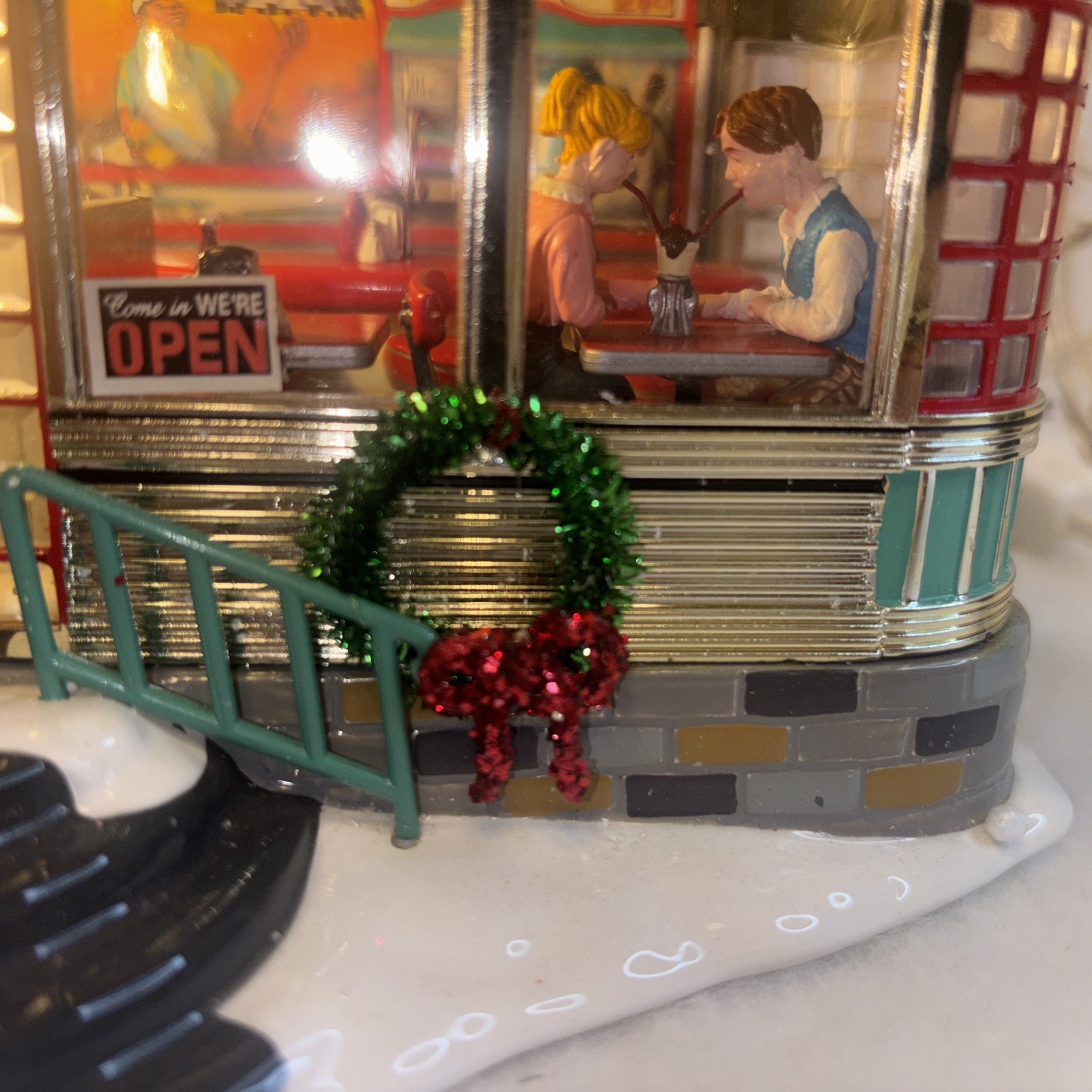 Dept. 56 The Original Snow Village Shelly’s Diner No. 55008 2 Piece Set Working