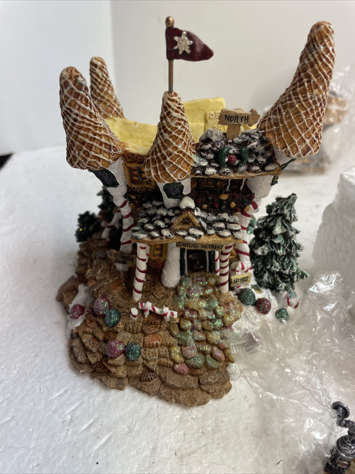 The Boyd’s Town Kringle’s Retreat # 99755V 2000 NO COA