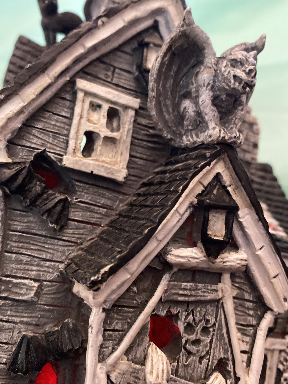 Vintage Battery Powered Halloween Victorian 7″ Resin Haunted Flashing Lights