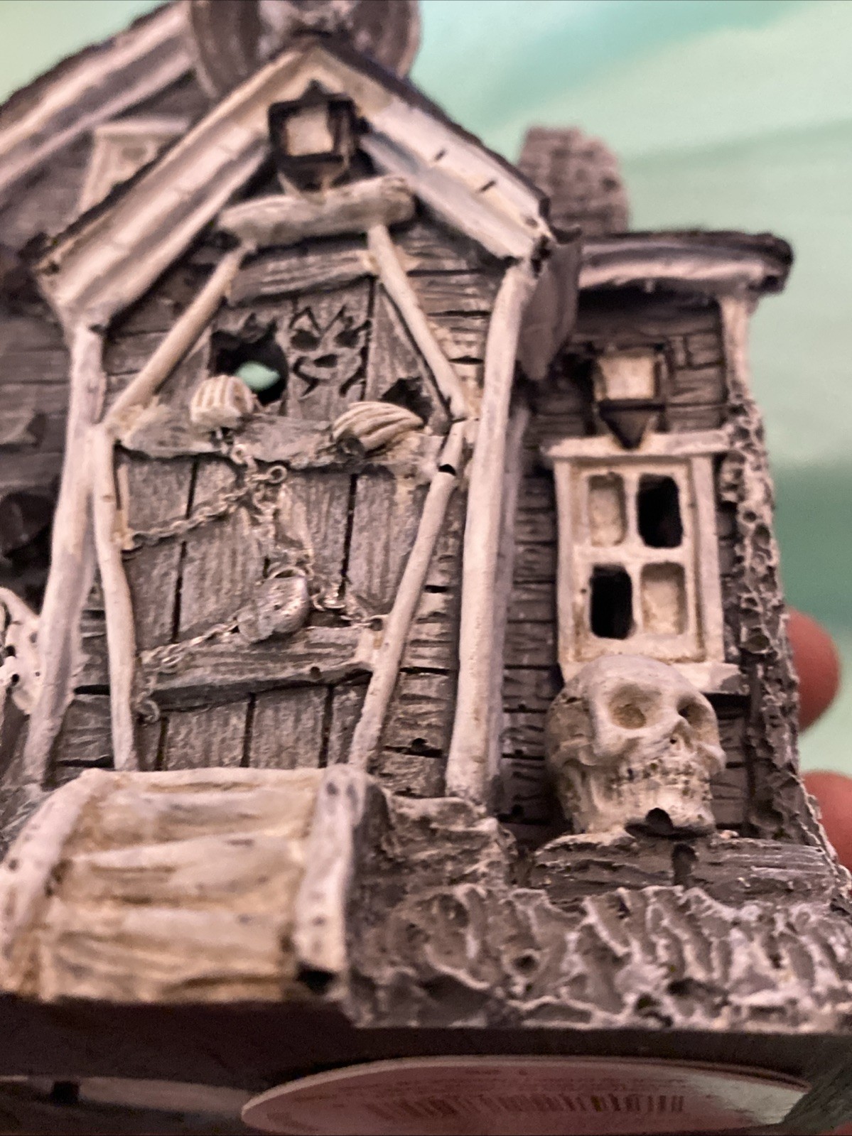 Vintage Battery Powered Halloween Victorian 7″ Resin Haunted Flashing Lights