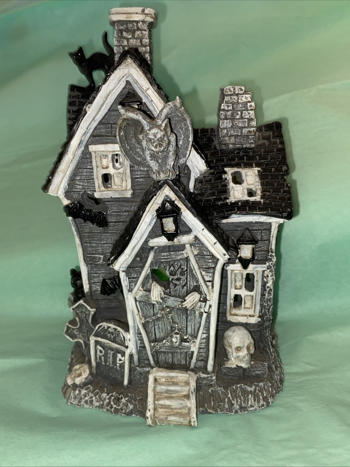 Vintage Battery Powered Halloween Victorian 7″ Resin Haunted Flashing Lights