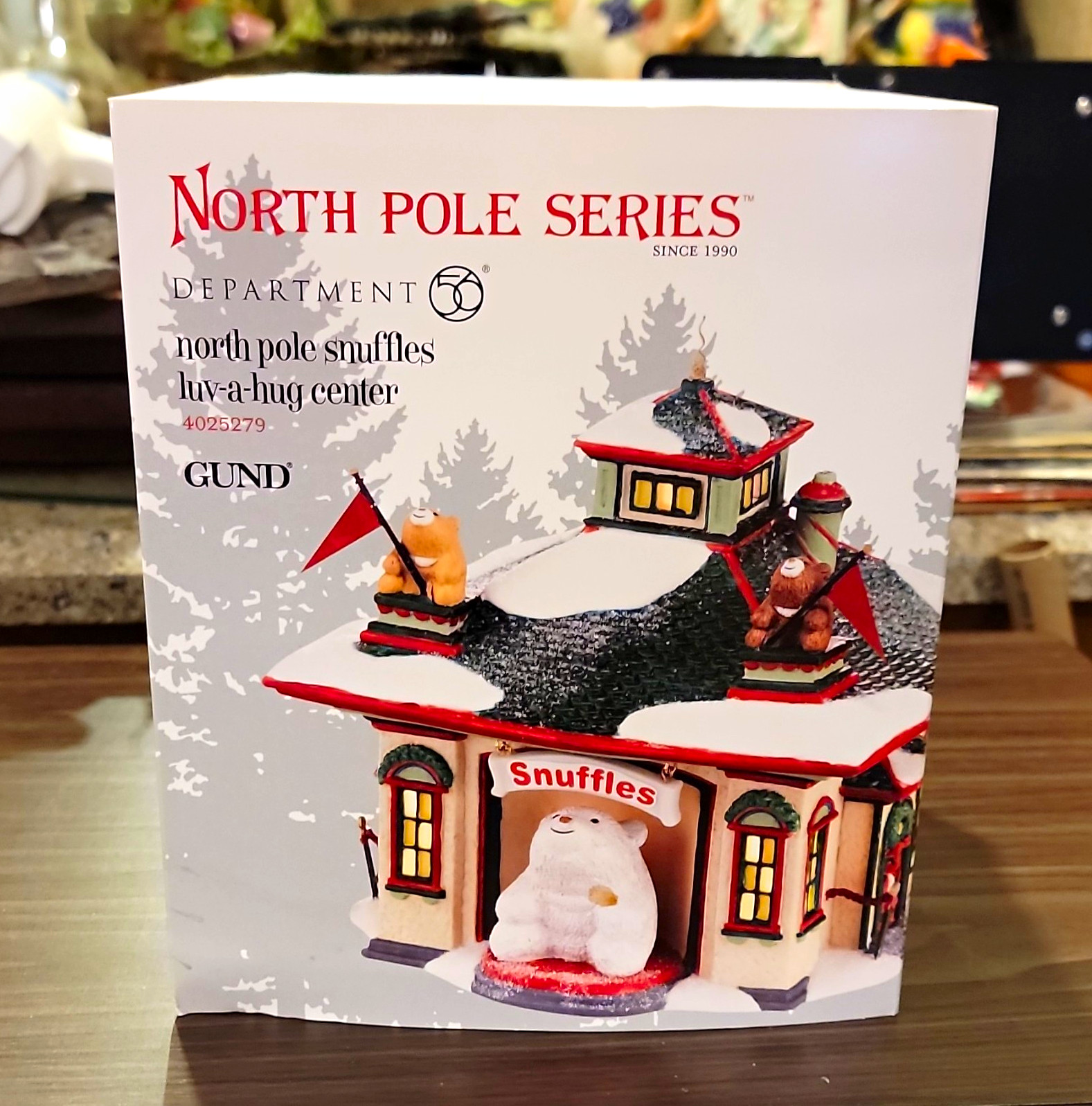Department 56 North Pole Series Snuffles Luv-A-Hug Center Illuminated Porcelain