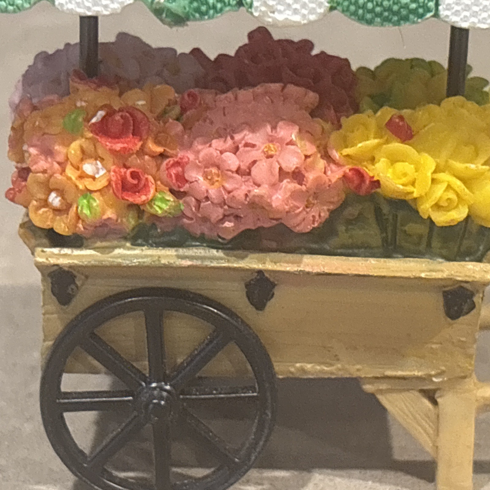 2008 Lemax Table Accents “Flower Seller & Cart” #83694 Retired