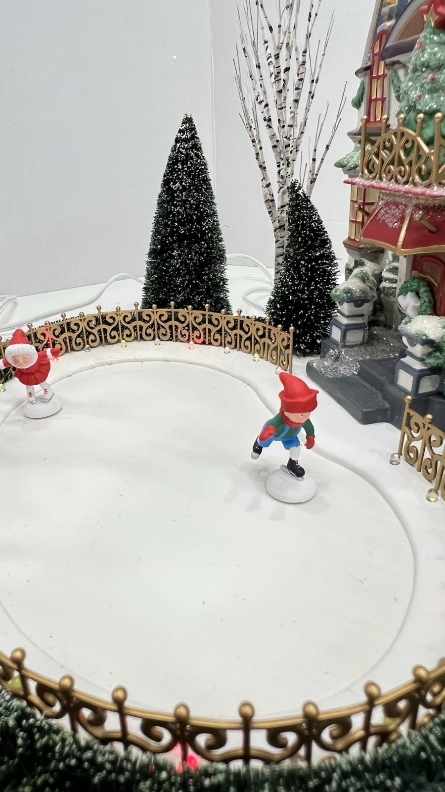 Dept 56 North Pole Series”Glacier Park Pavilion” Holiday Gift Set Please Read !