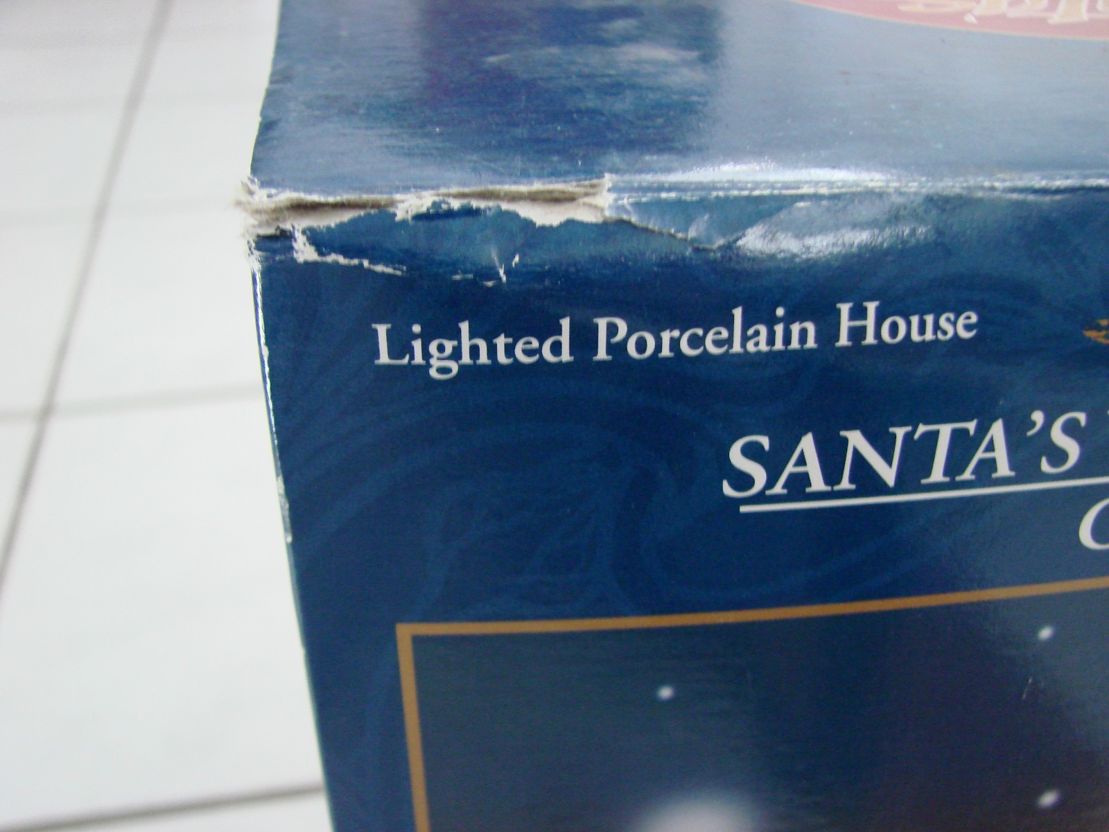 Santa’s Workbench Collection Classic Series Rocky Island Lighthouse Building