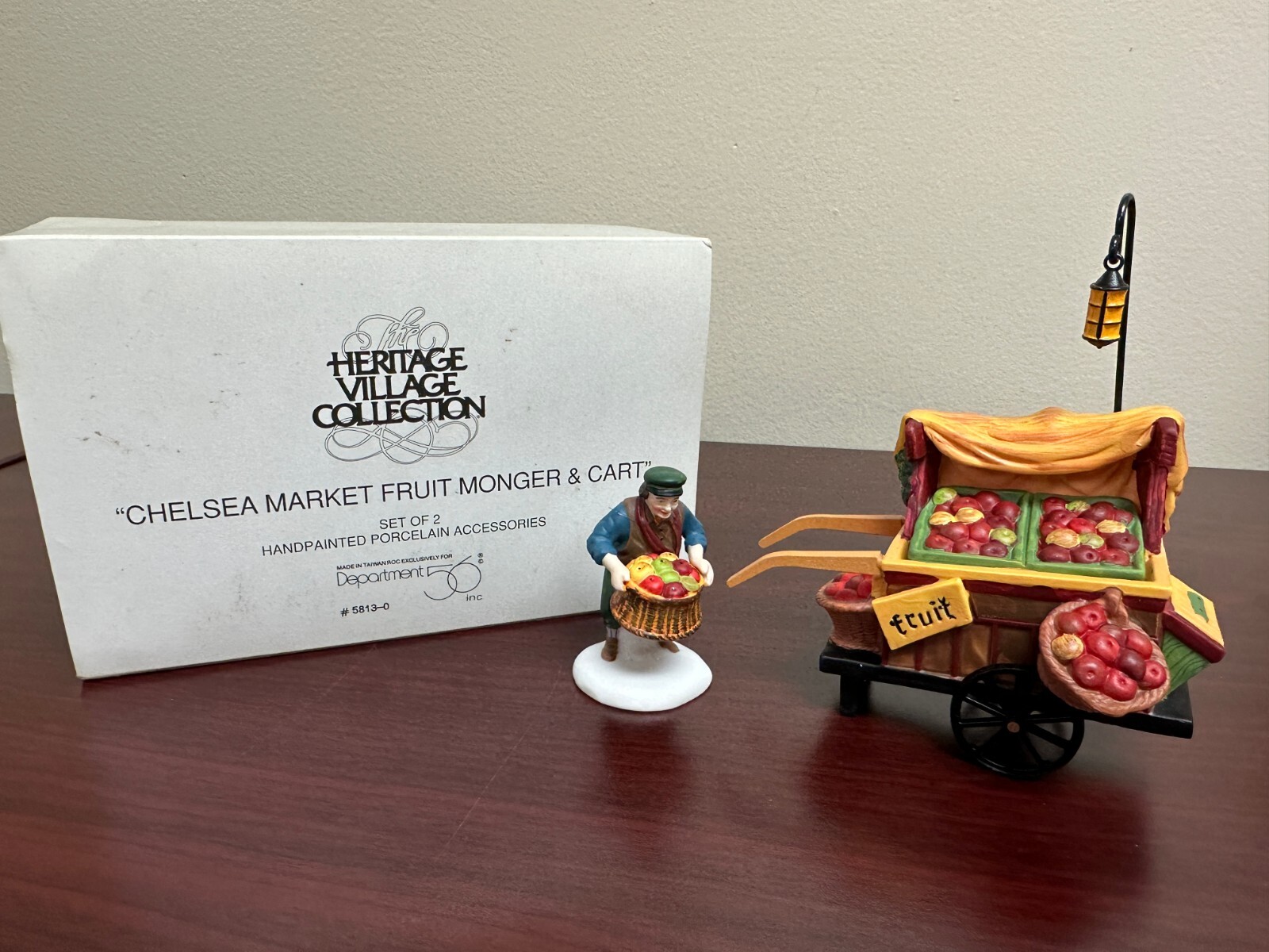 Department 56 “Chelsea Market Fruit Monger & Cart” w/Box #5813-0