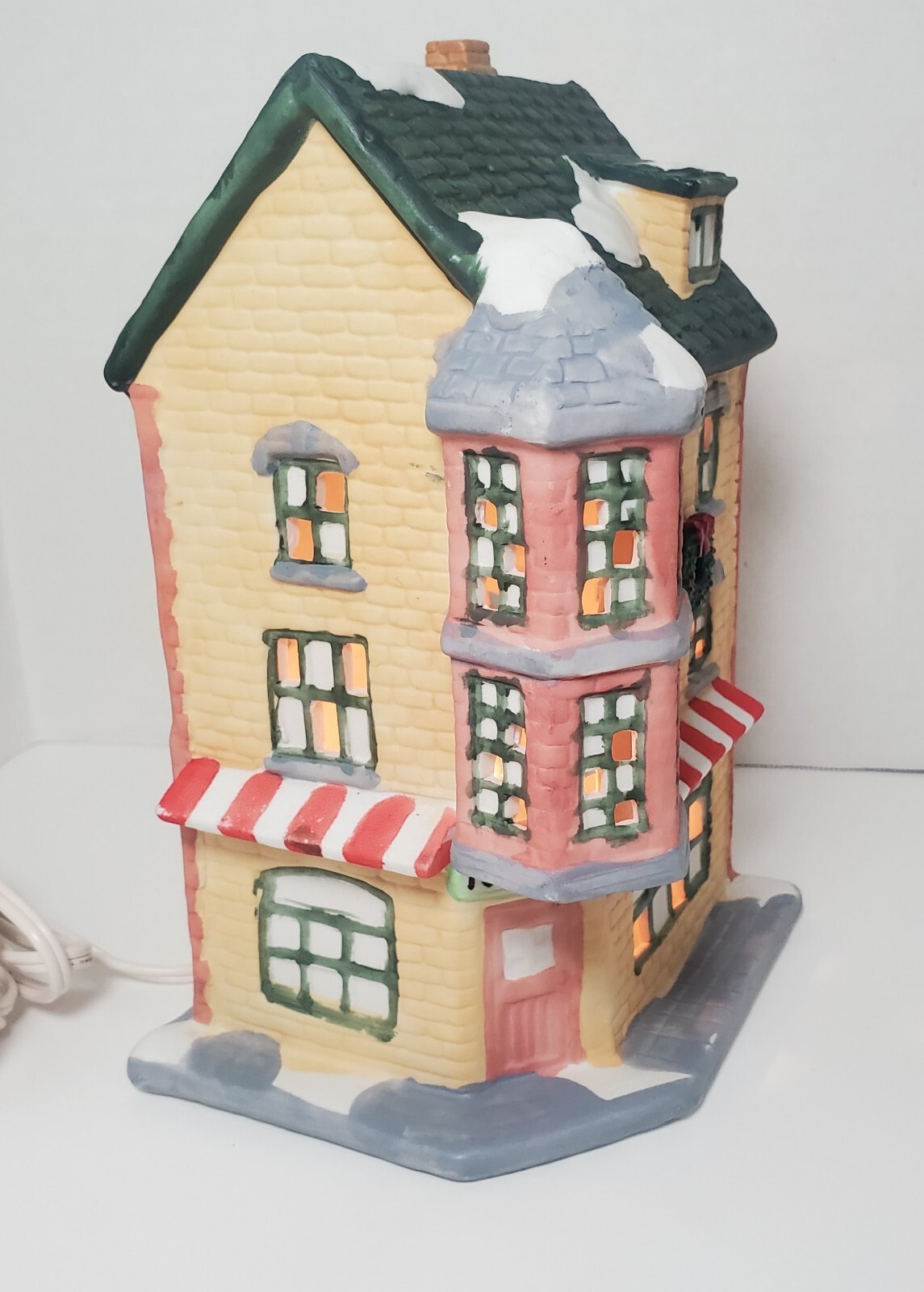 Vintage HOLIDAY EXPRESSIONS Ceramic Christmas Village Light “Toy Shop” 8.5″