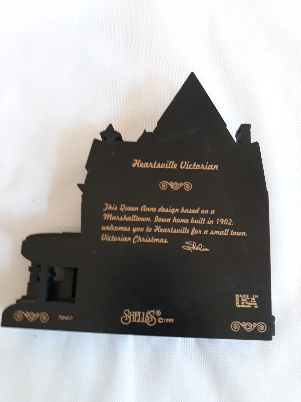 Shelia’s Collectibles Heartsville Victorian Wooden Shelf Sitter Christmas 1999