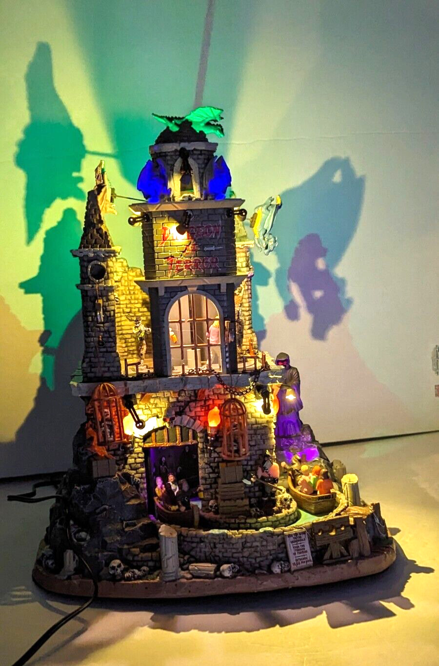 Lemax Spooky Town Dungeon of Terror Dragon Skeletons Animated Light Sound #35009