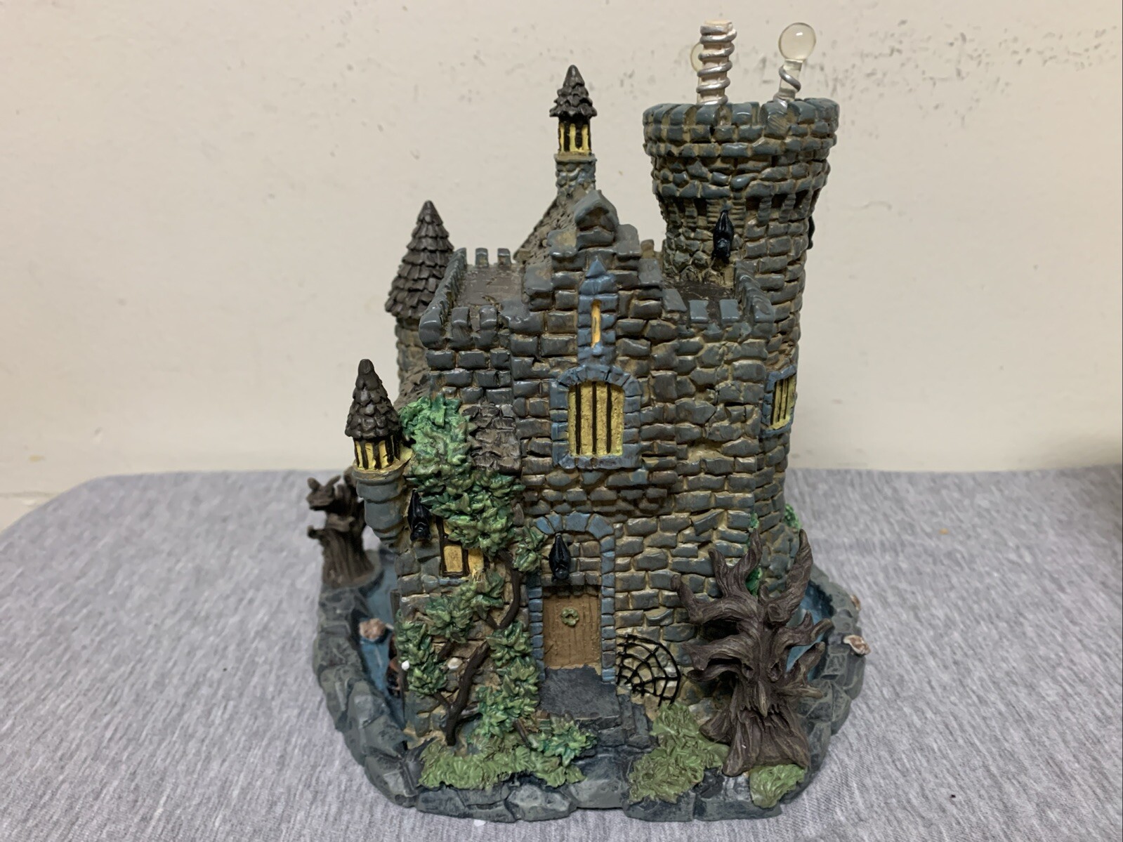 Vintage 2005 Hawthorne Village Universal Monsters Dr Frankenstein’s Castle