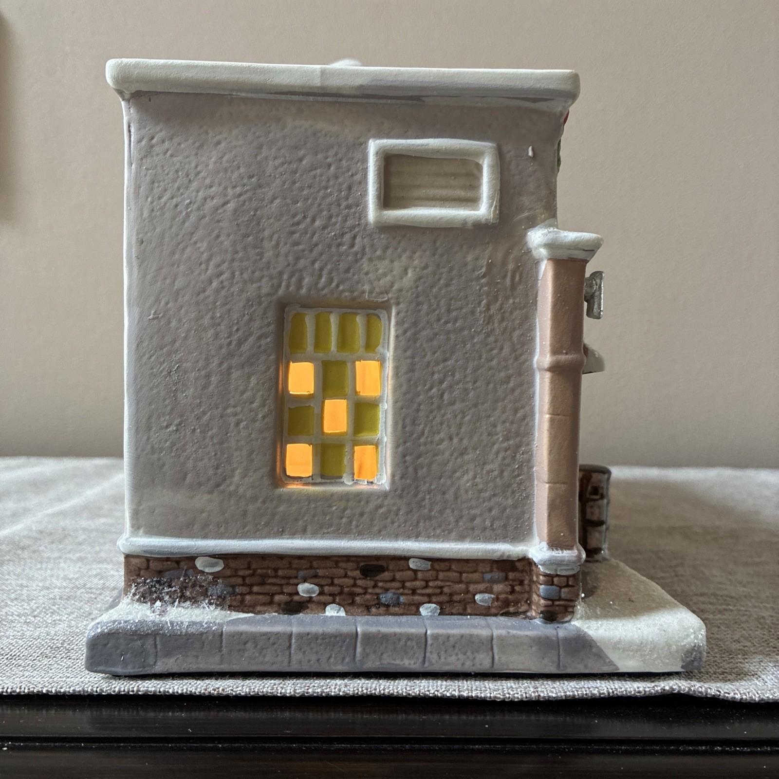 2010 Holiday Inspirations JO-ANN fabric and crafts Store Lighted Christmas Bldg