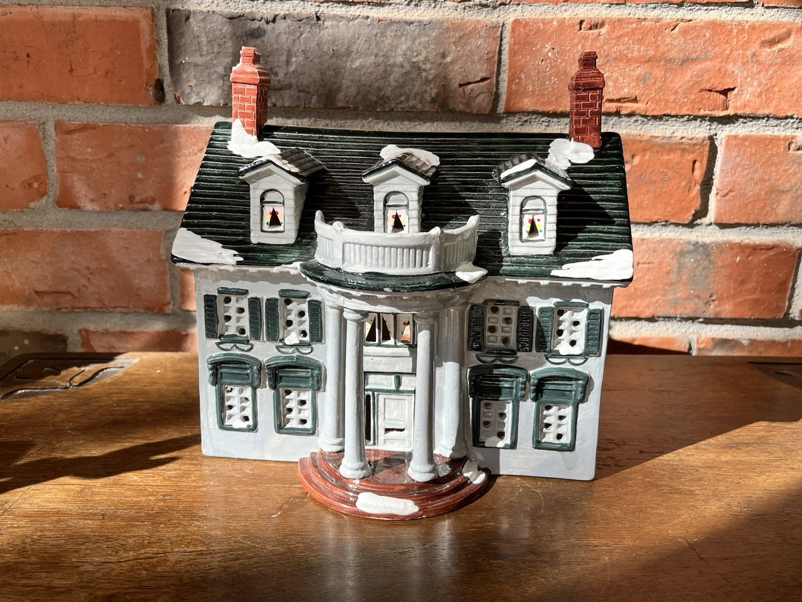 Department 56 Snow Village Plantation House Christmas 1986 Snow House. No Light