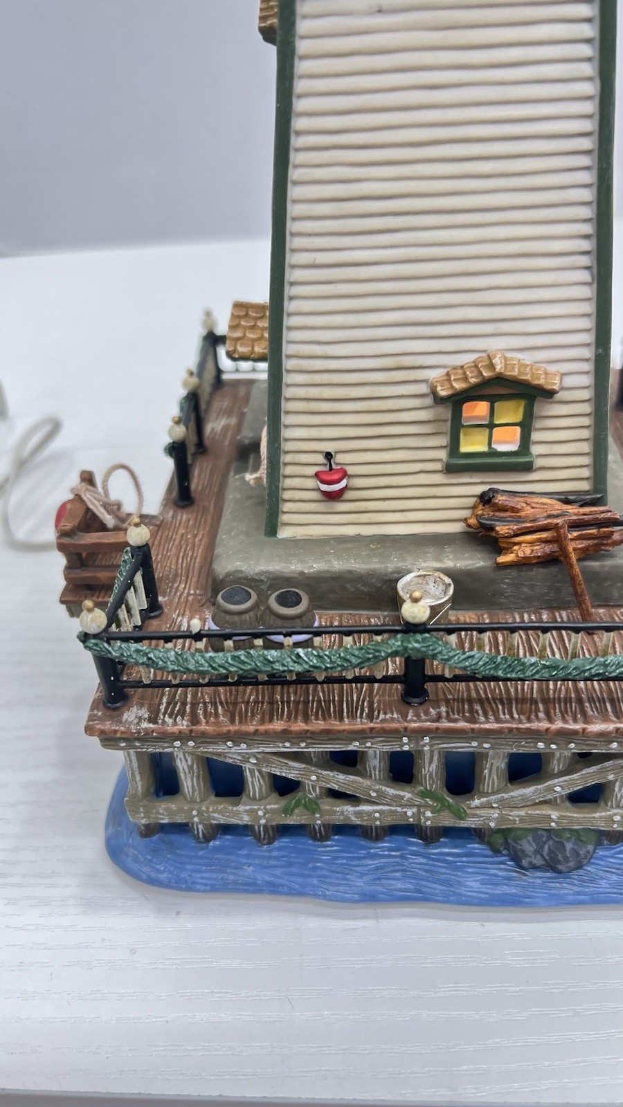 Dept 56 Dickens Village Series Lighthouse Queens Port 58714 Retired 2003